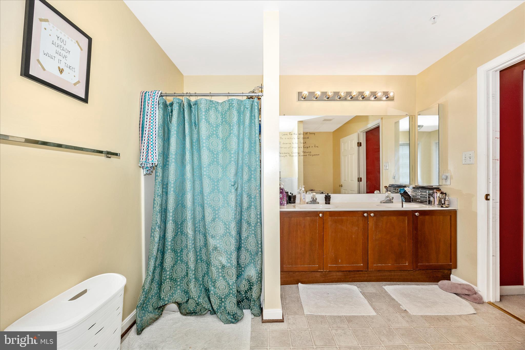 SOUTHGATE - Residential