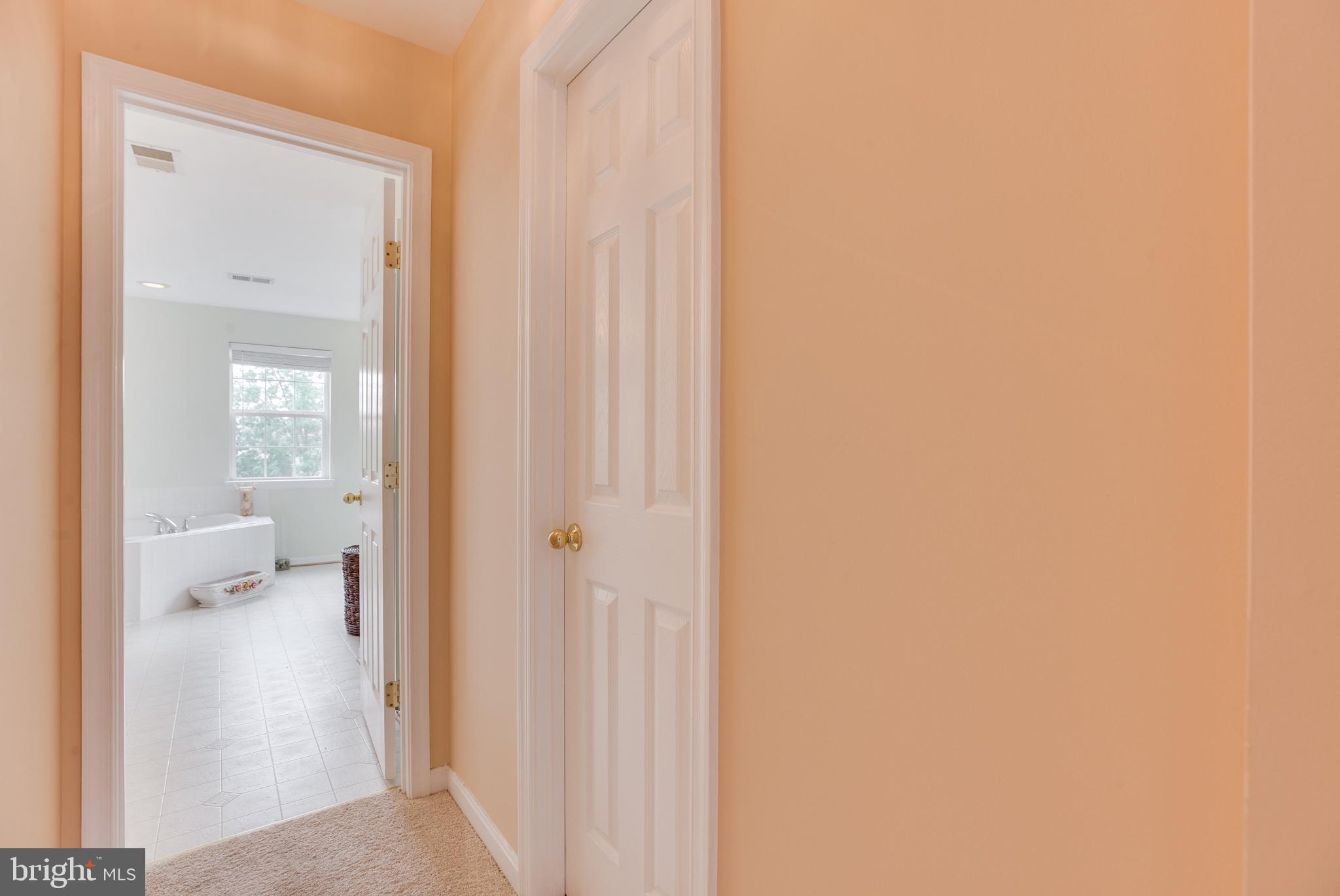 ROUND HILL - Residential