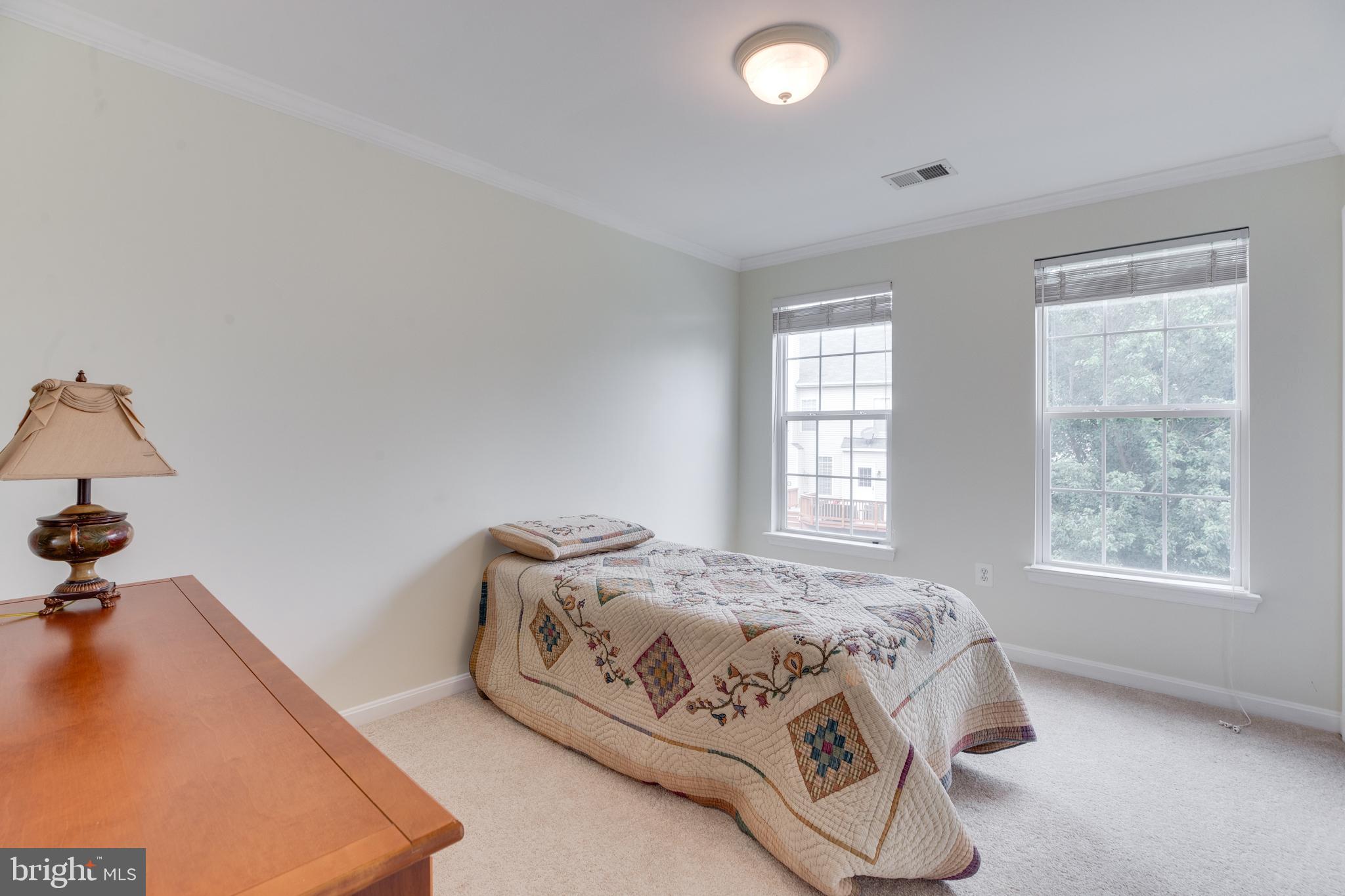 ROUND HILL - Residential