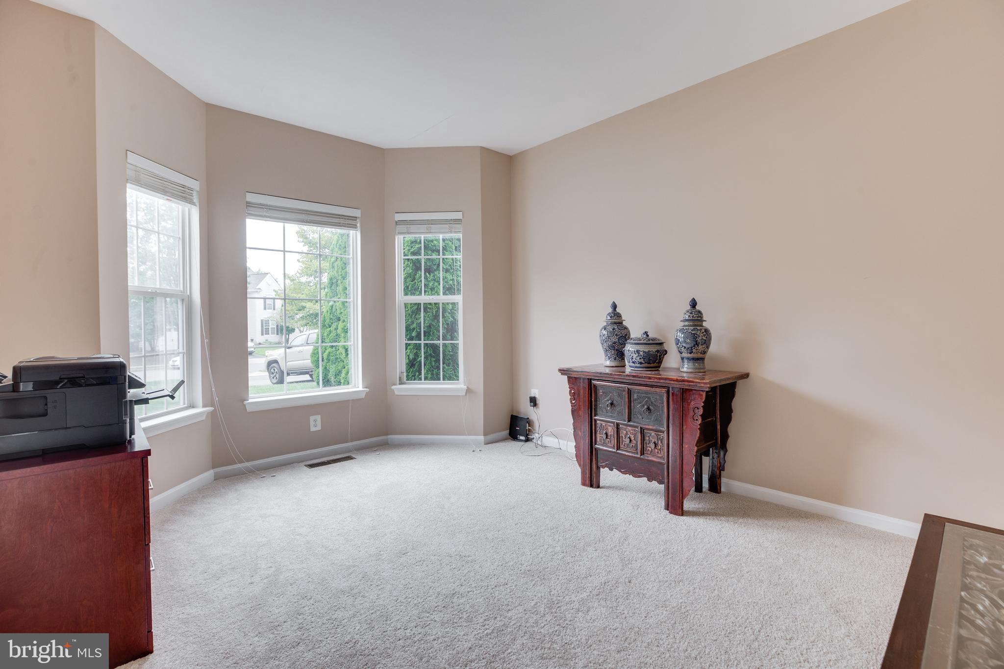 ROUND HILL - Residential