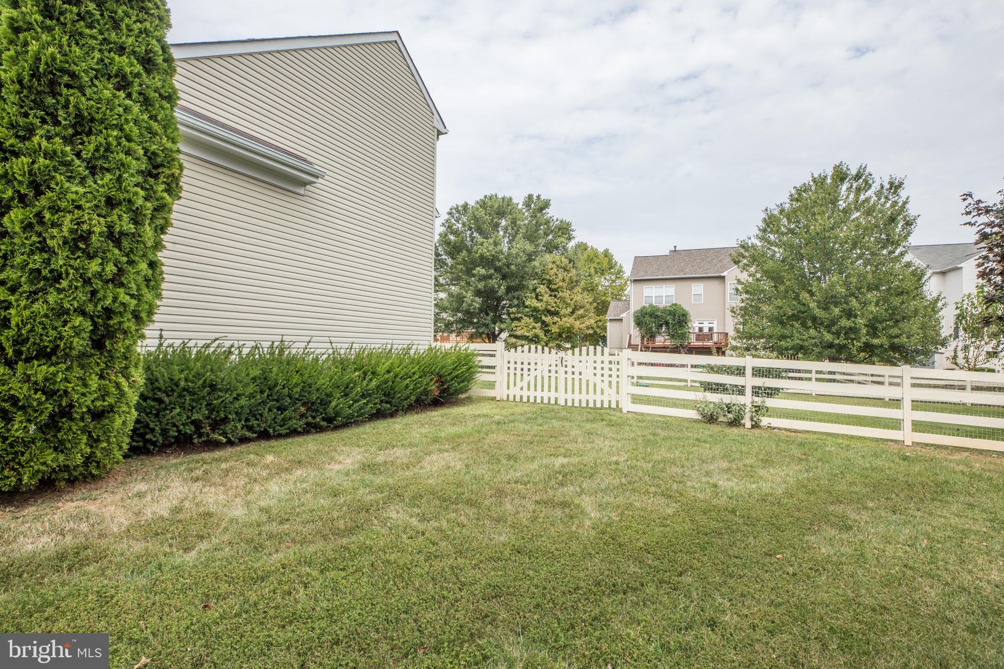 ROUND HILL - Residential
