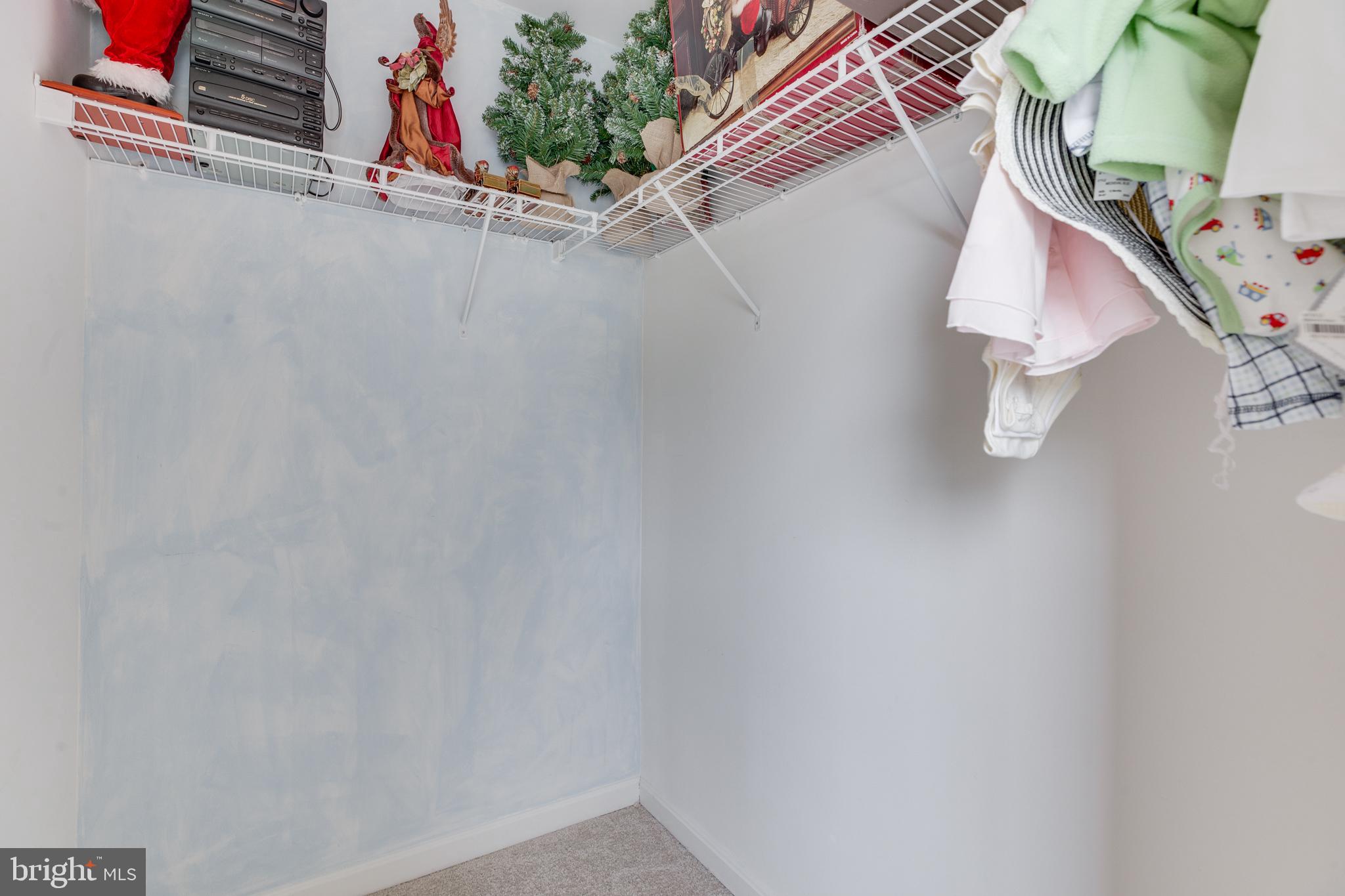 ROUND HILL - Residential