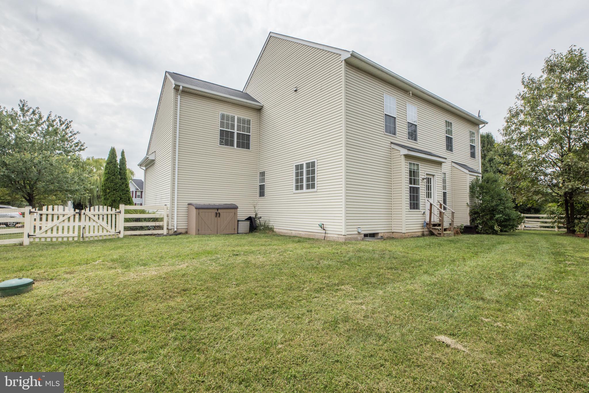 ROUND HILL - Residential