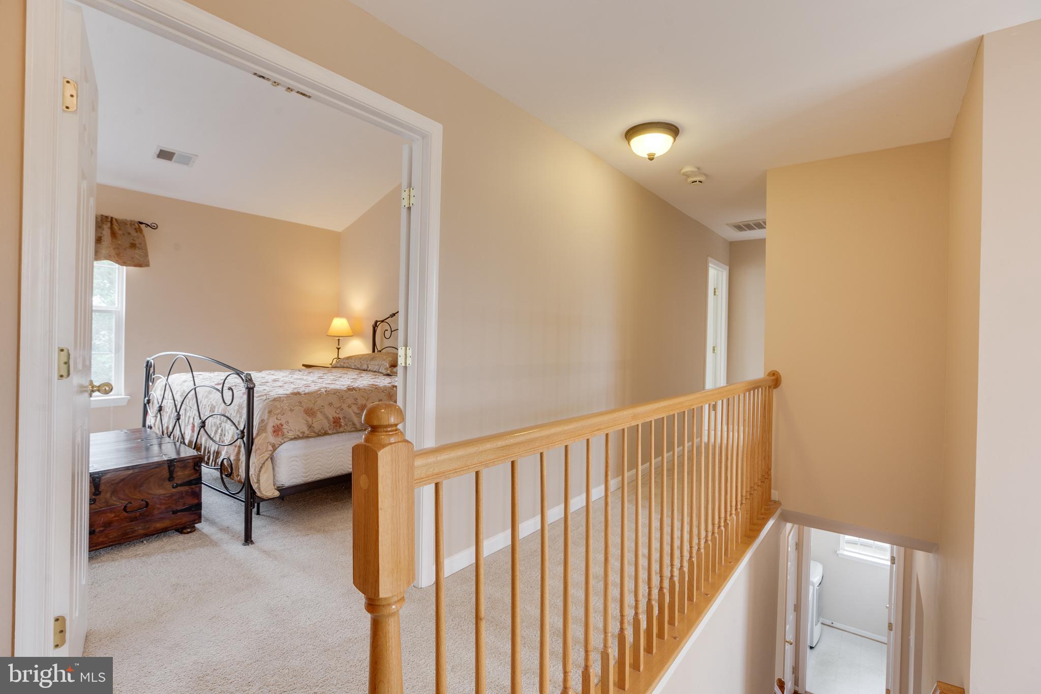 ROUND HILL - Residential