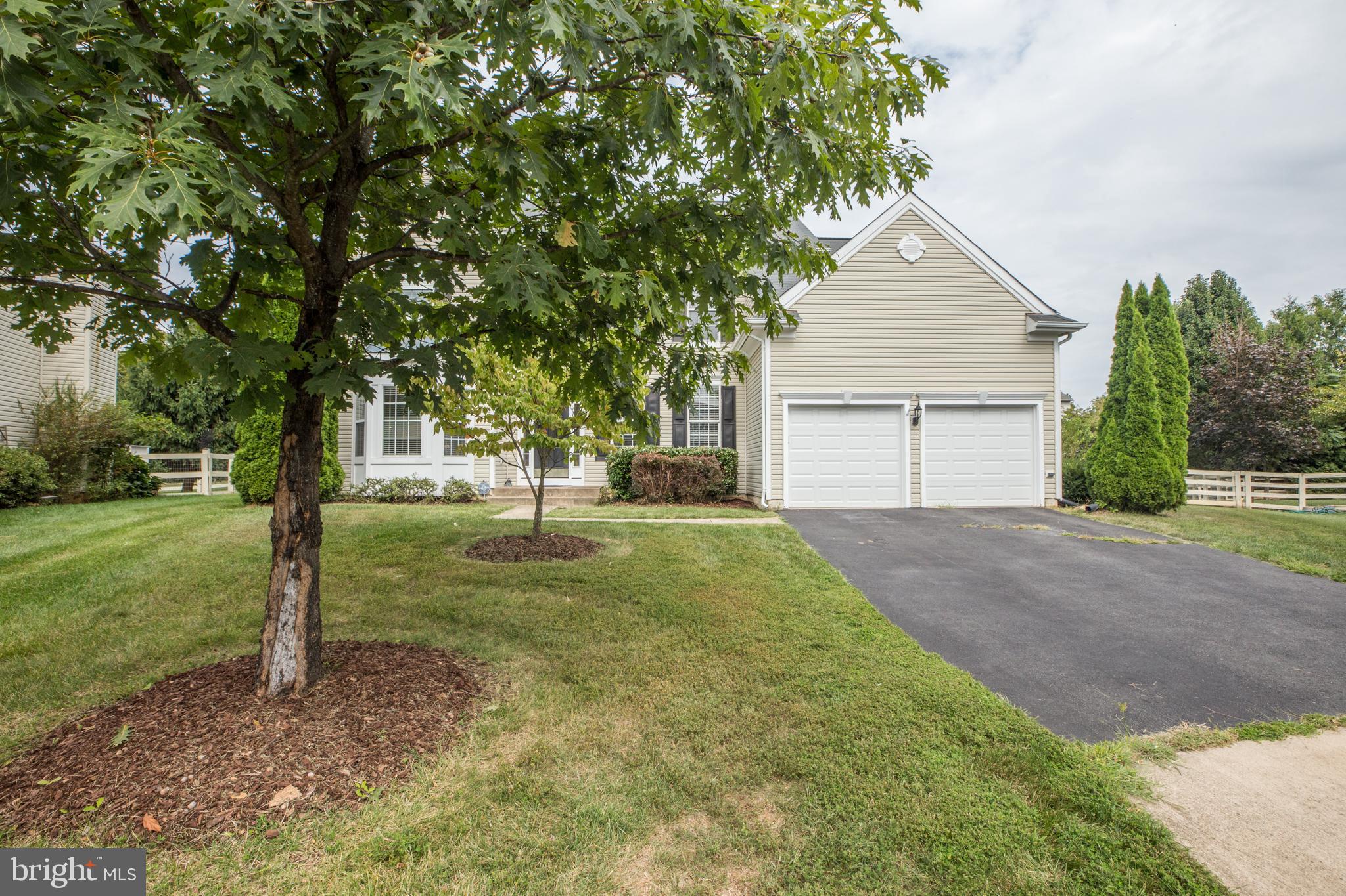 ROUND HILL - Residential