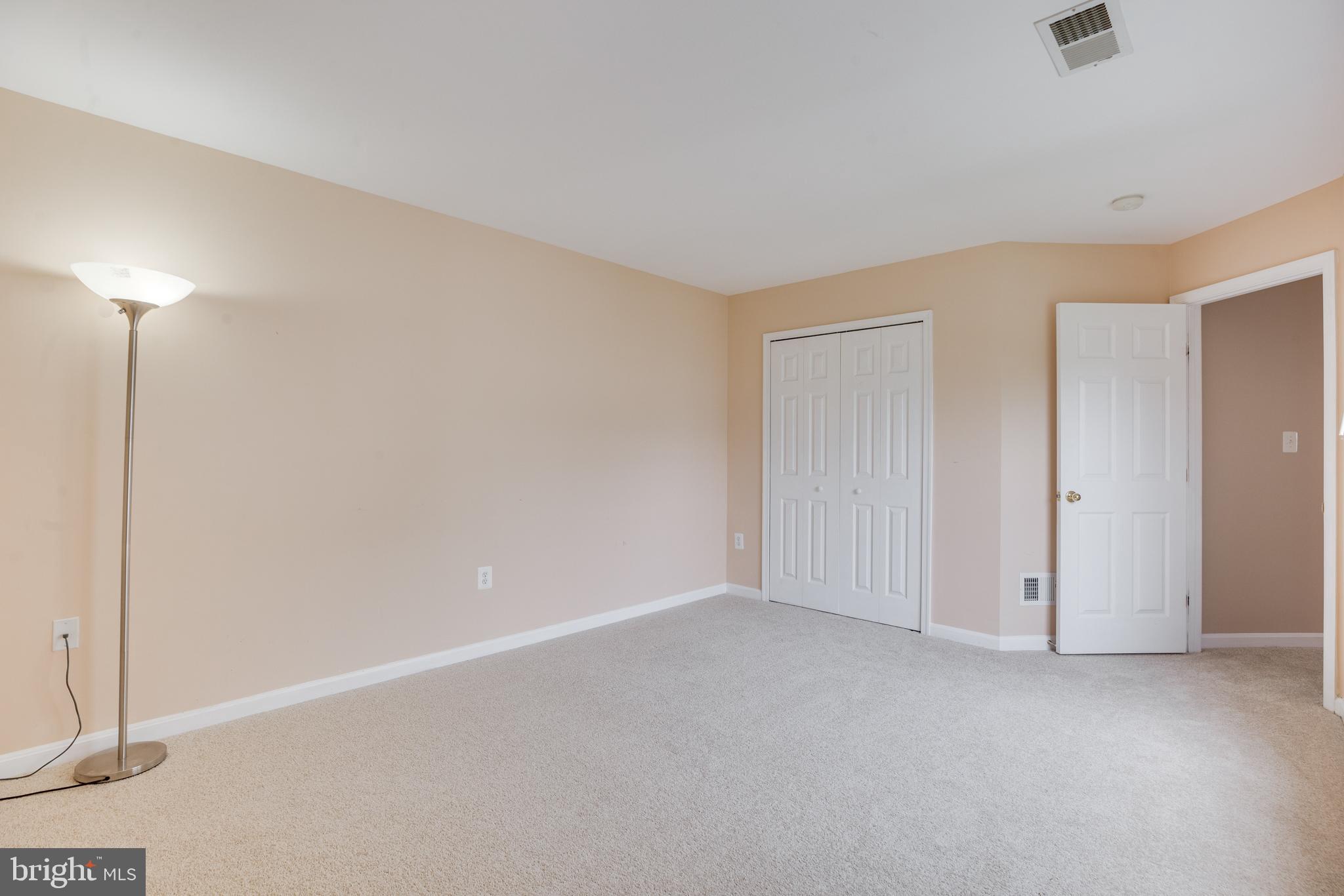 ROUND HILL - Residential