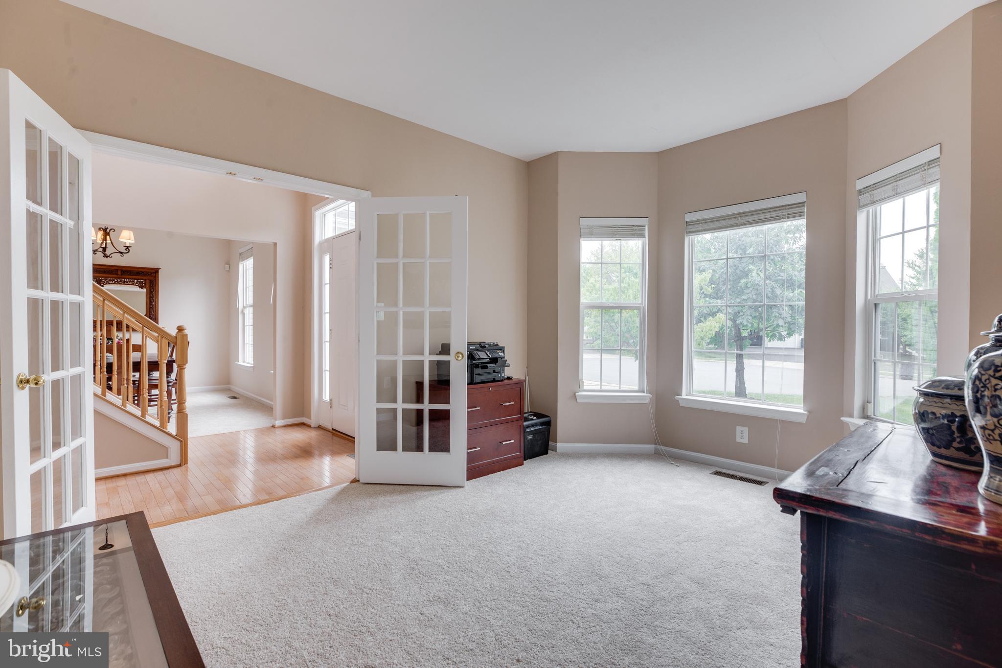 ROUND HILL - Residential