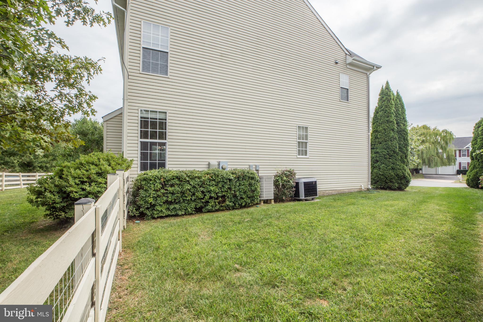 ROUND HILL - Residential