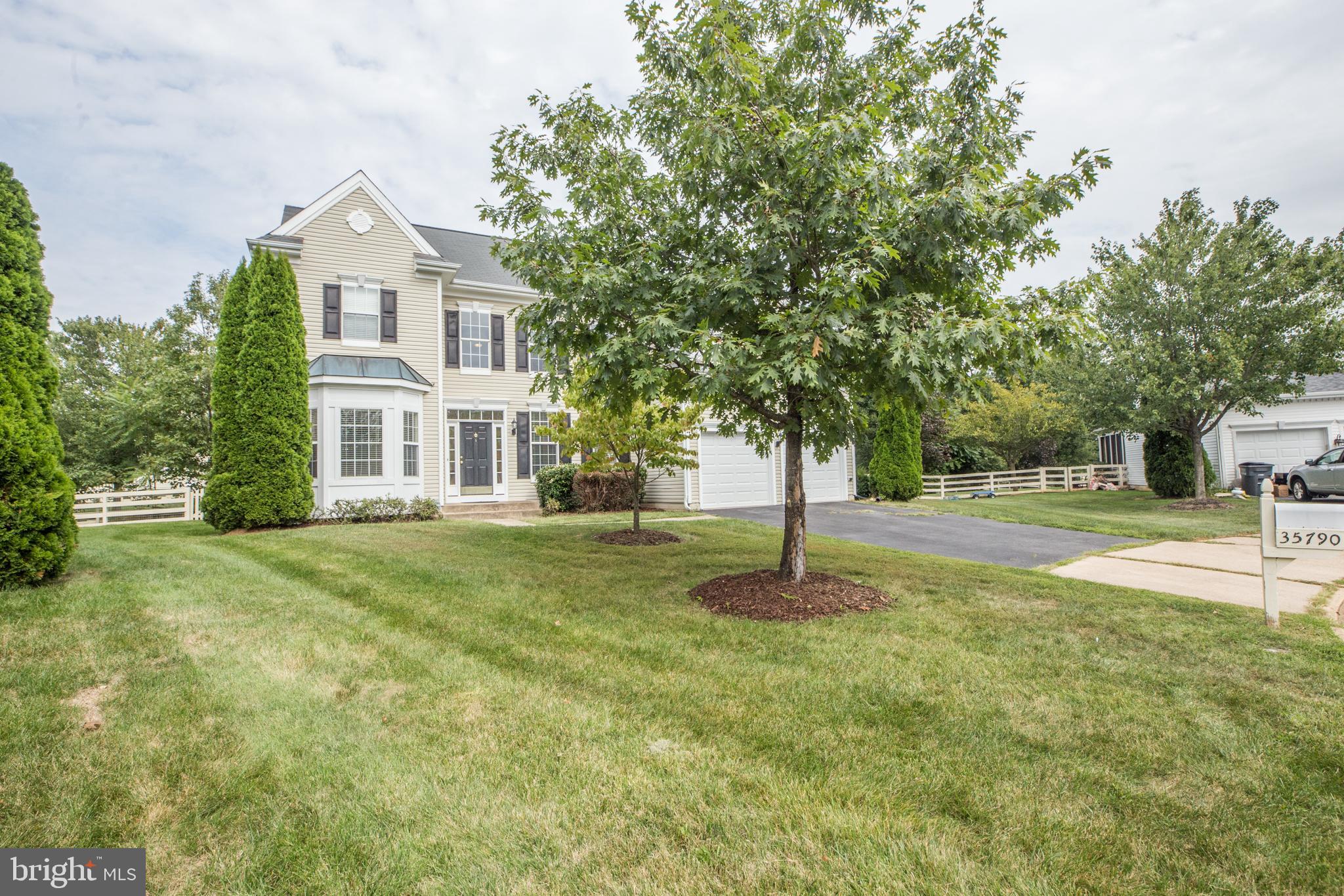 ROUND HILL - Residential