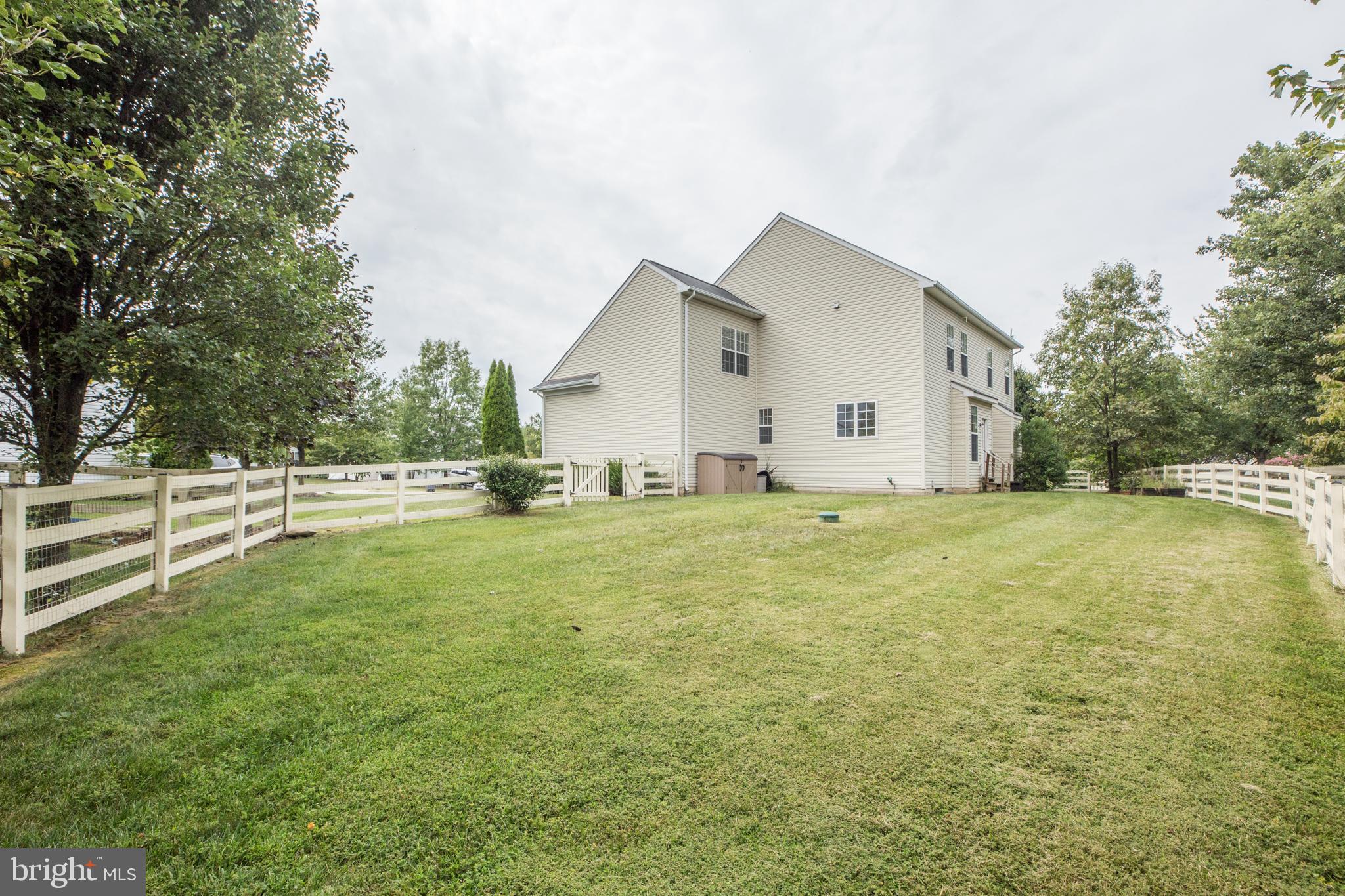 ROUND HILL - Residential