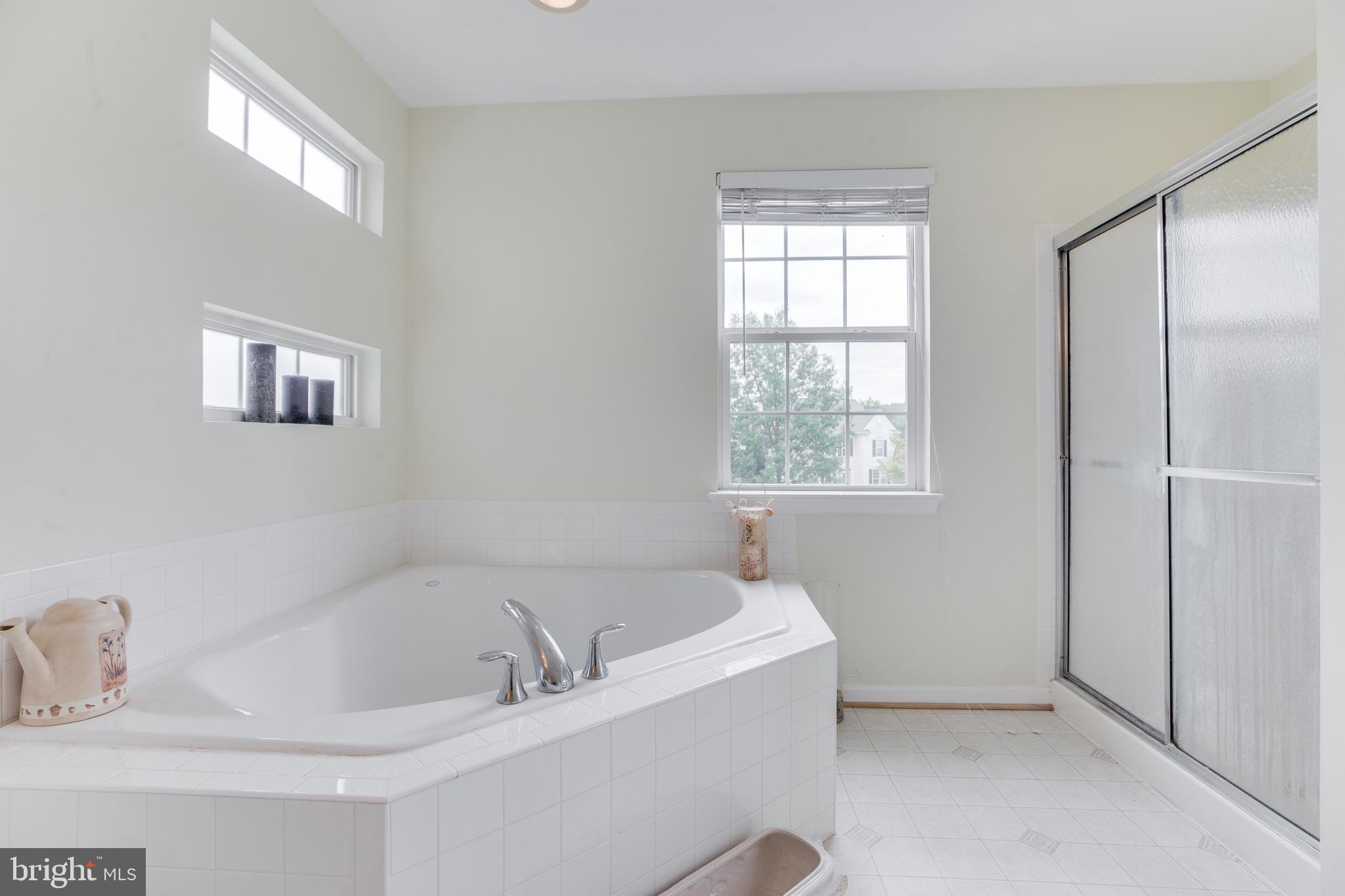 ROUND HILL - Residential