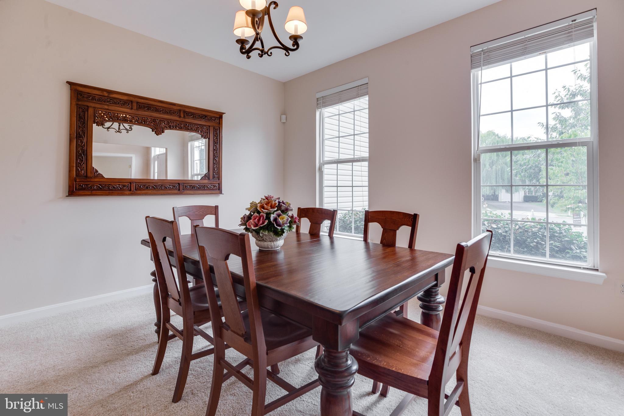 ROUND HILL - Residential