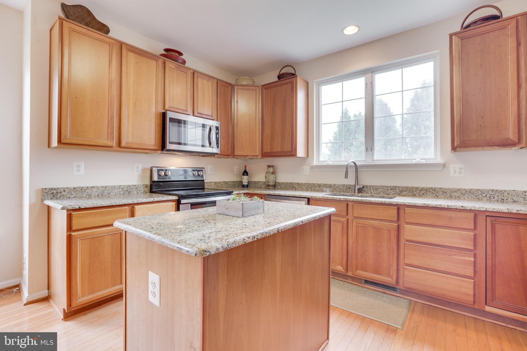 ROUND HILL - Residential