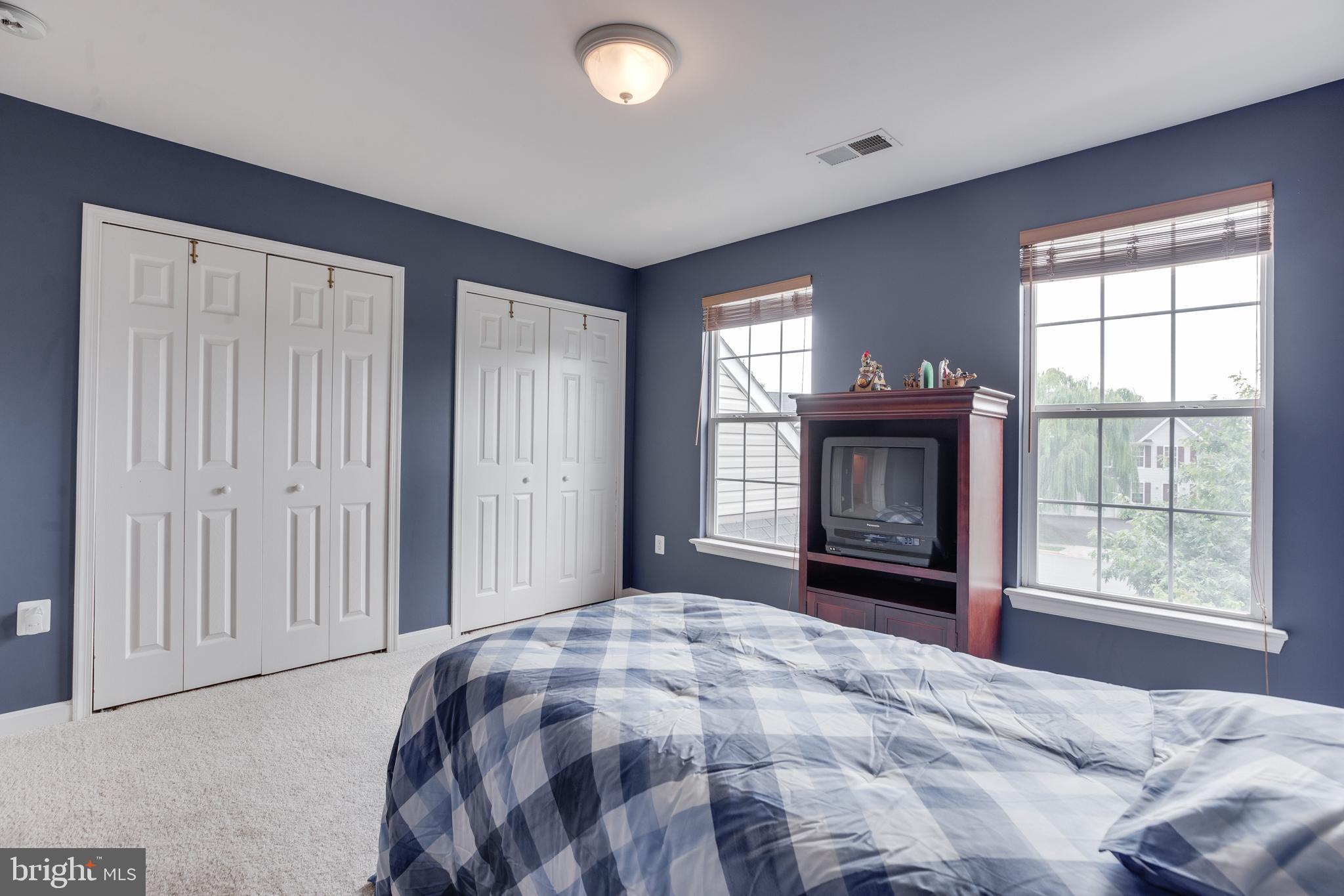 ROUND HILL - Residential