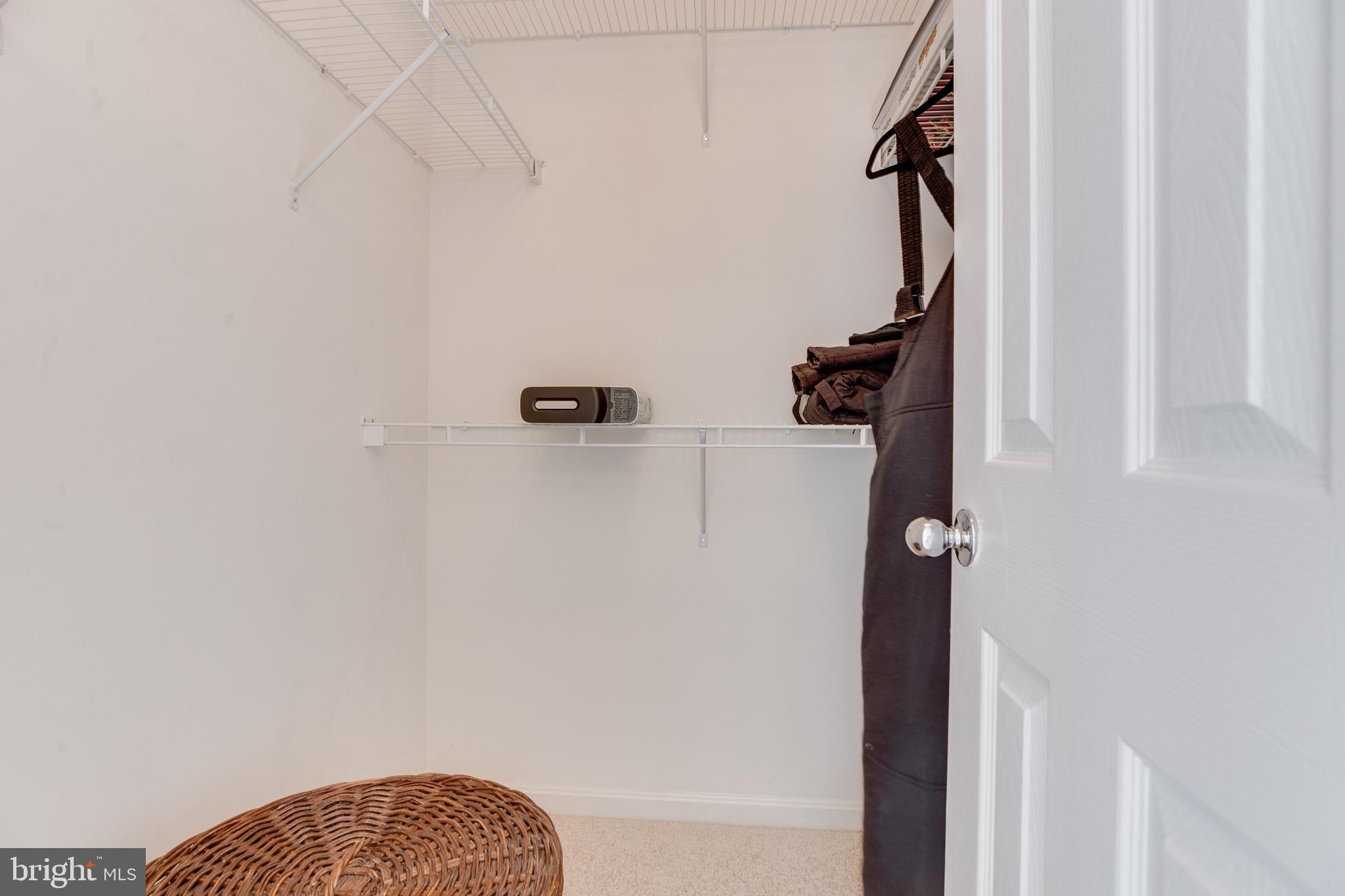 ROUND HILL - Residential