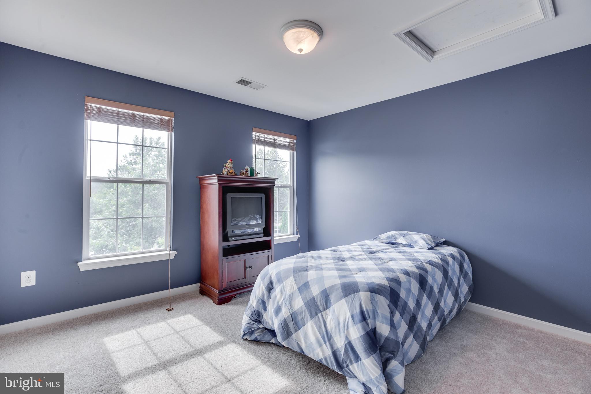 ROUND HILL - Residential