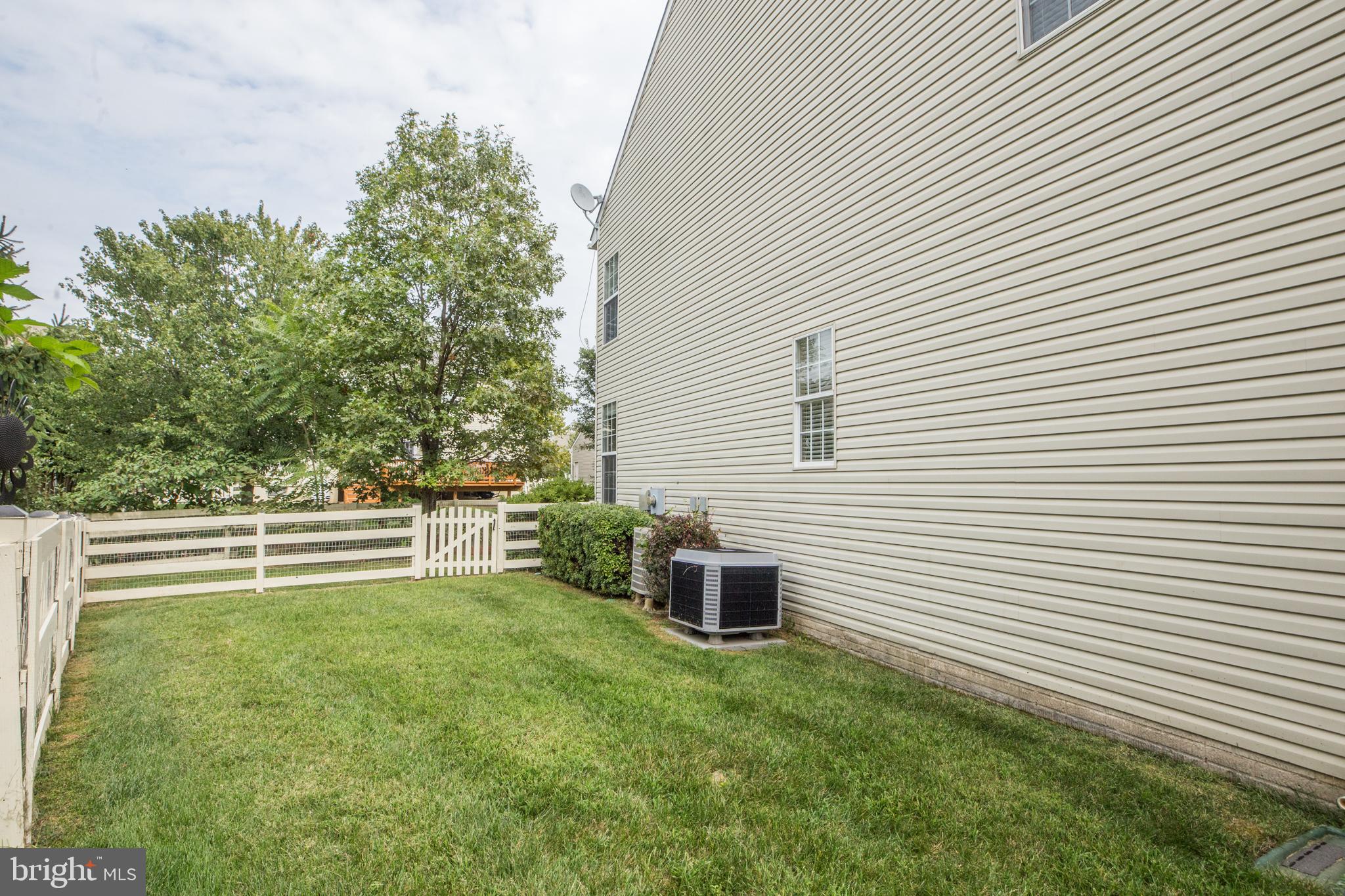 ROUND HILL - Residential