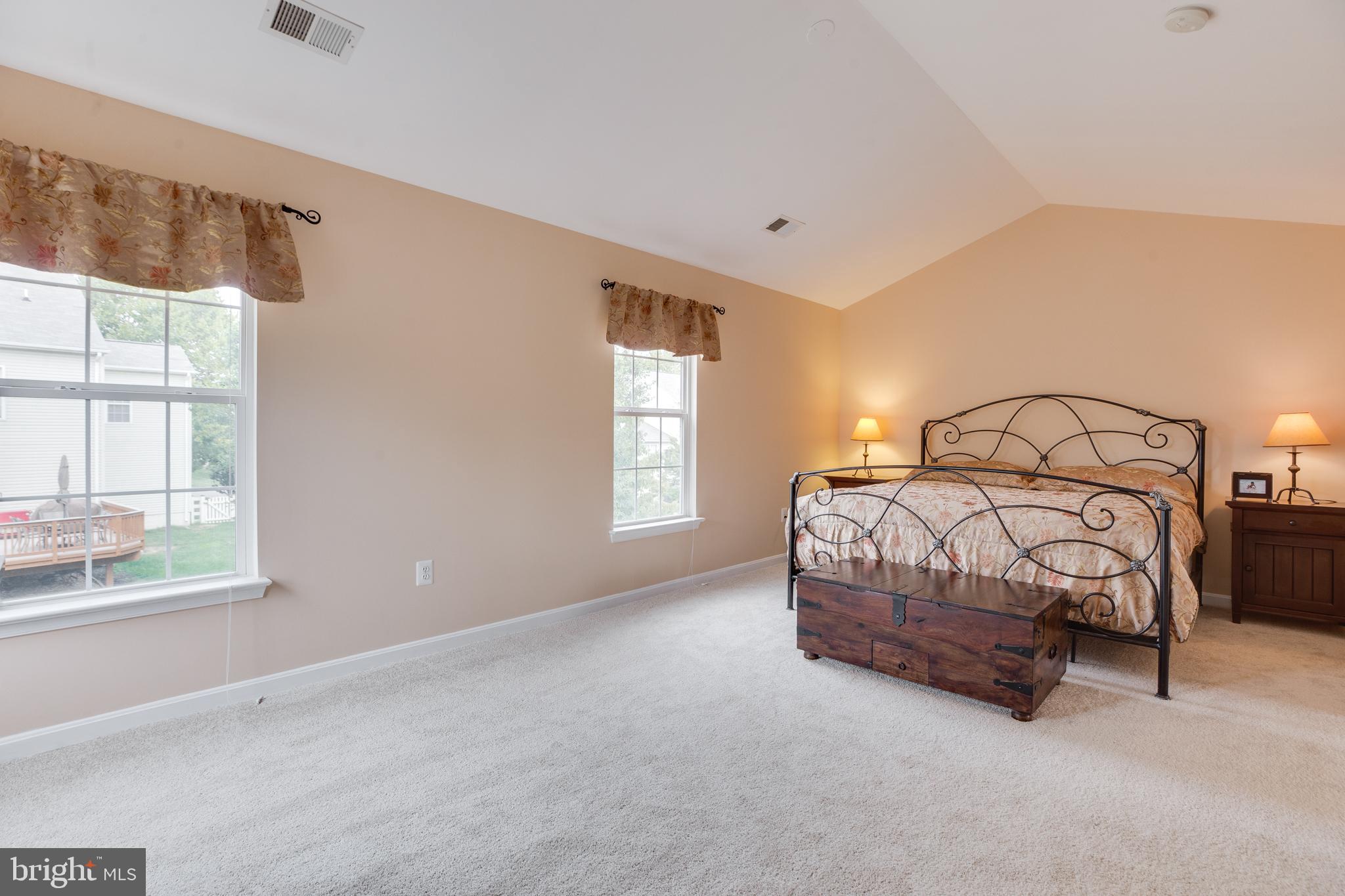 ROUND HILL - Residential