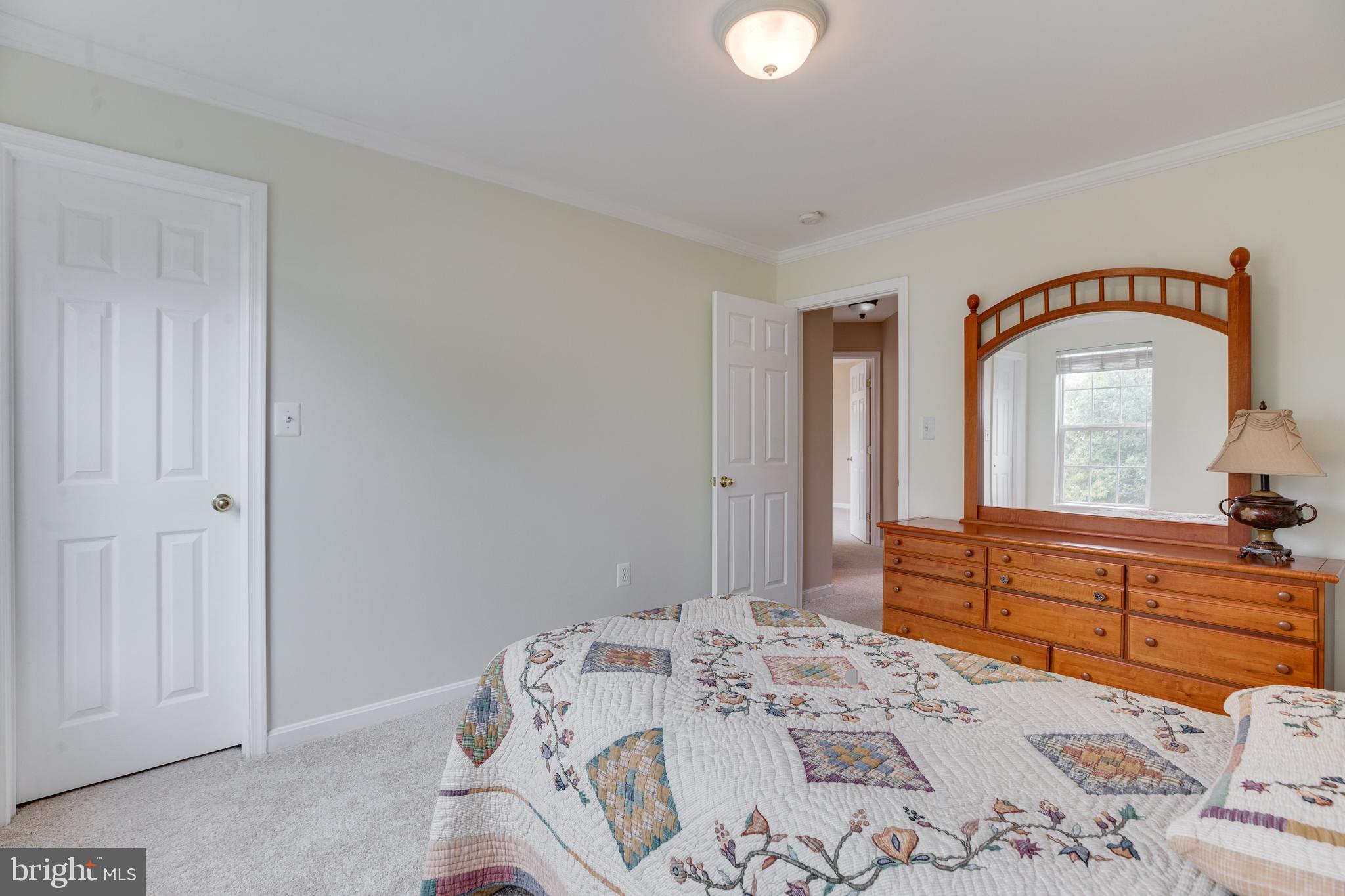 ROUND HILL - Residential