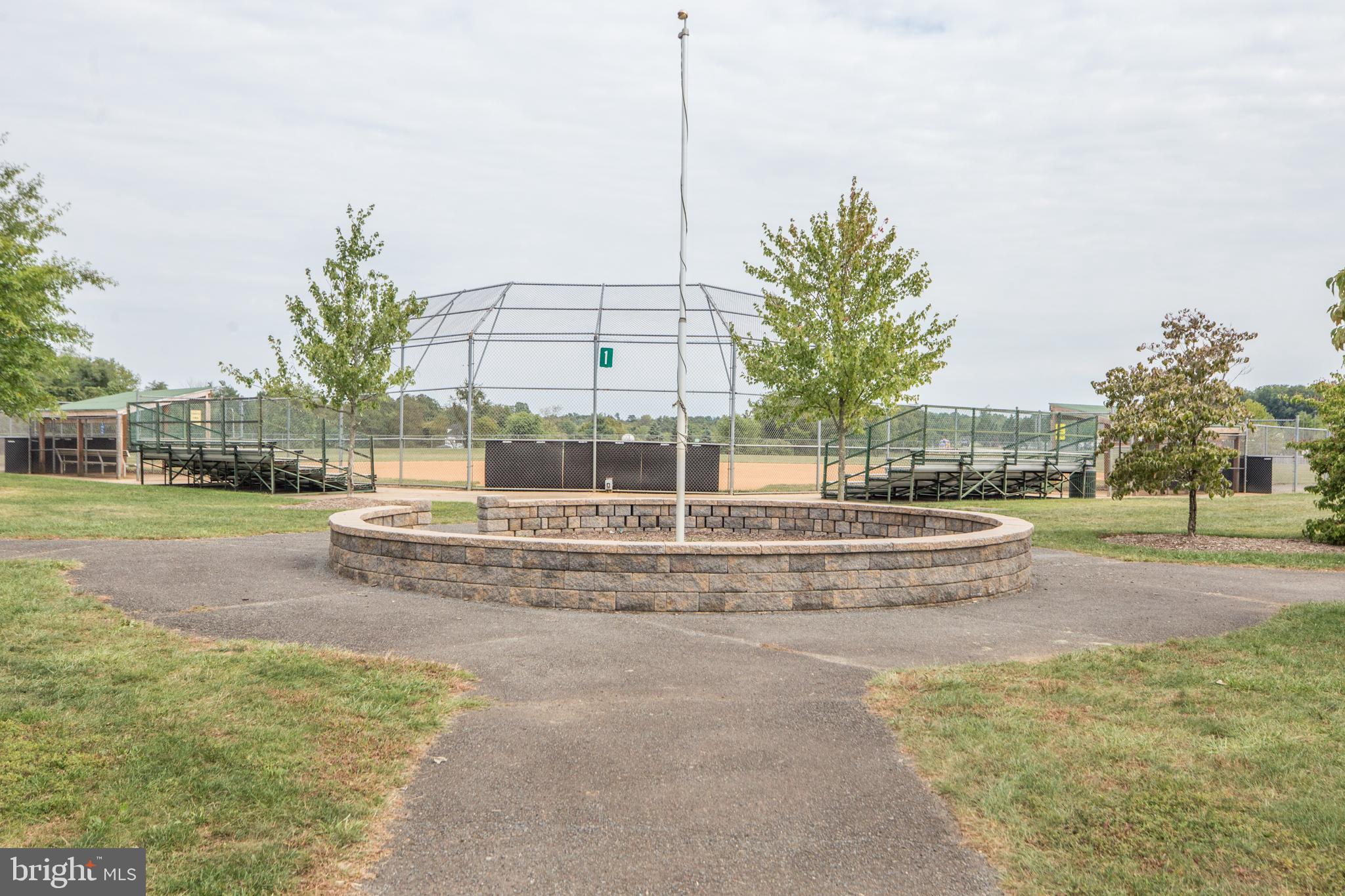 ROUND HILL - Residential