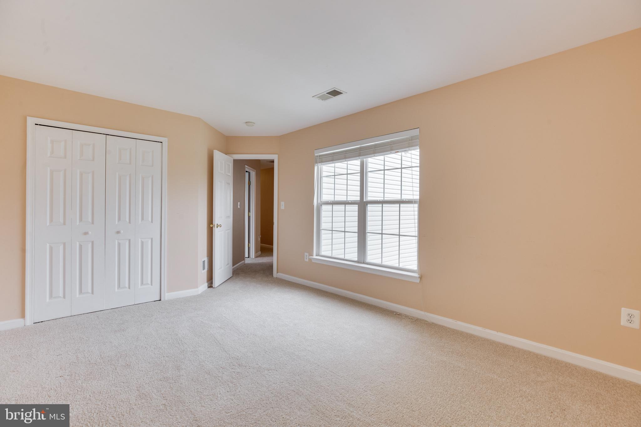 ROUND HILL - Residential