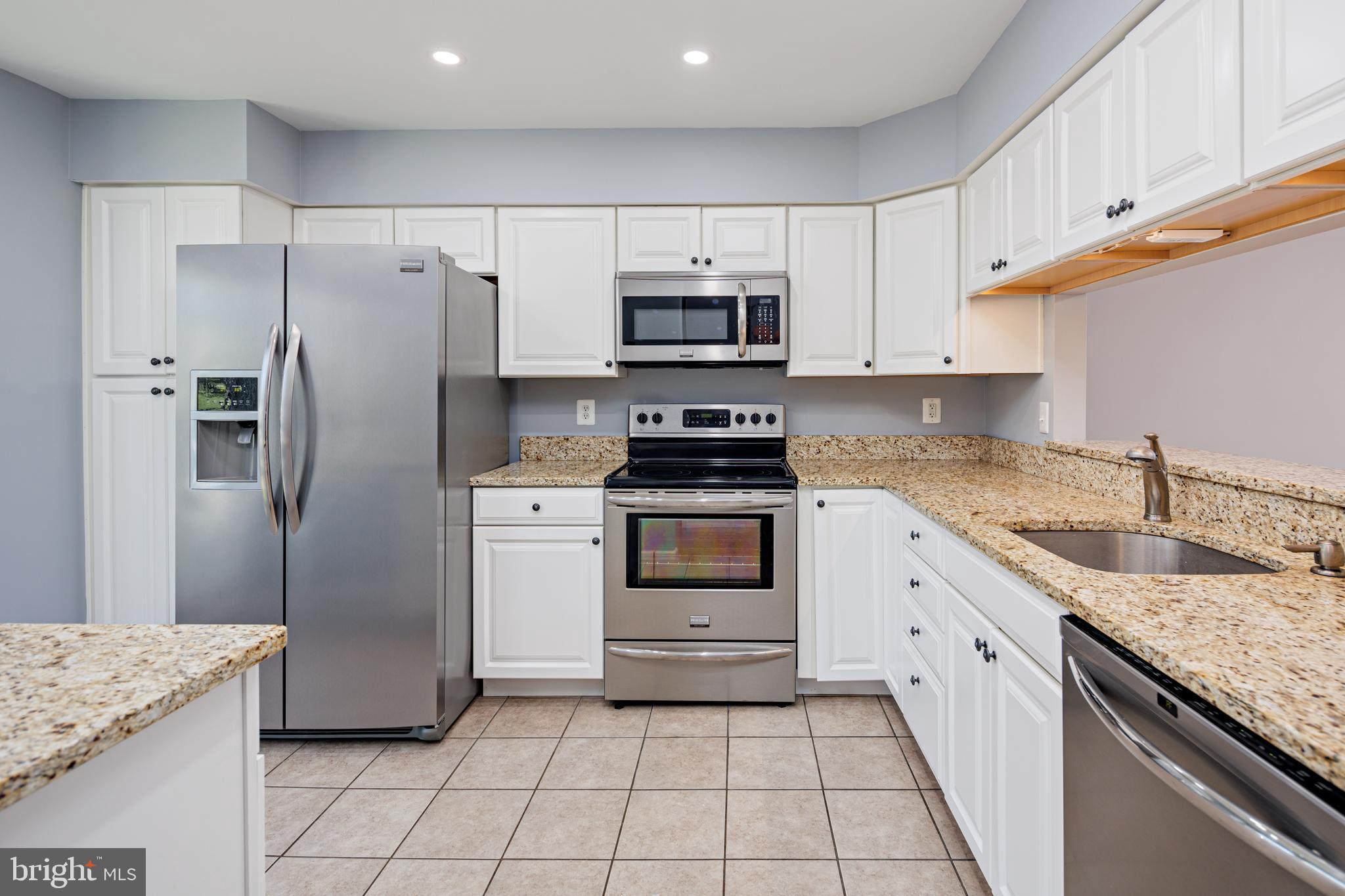 CONSTANT FRIENDSHIP - Residential Lease