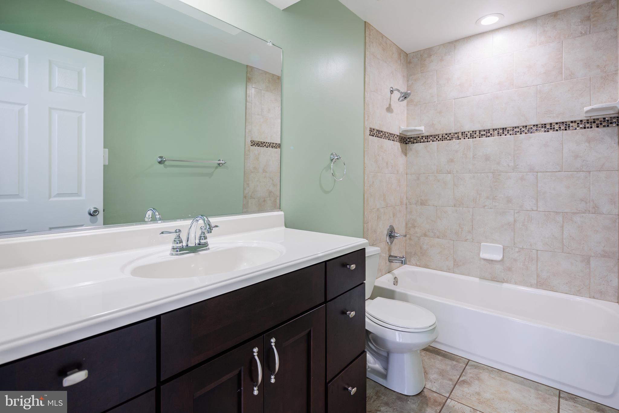 CONSTANT FRIENDSHIP - Residential Lease