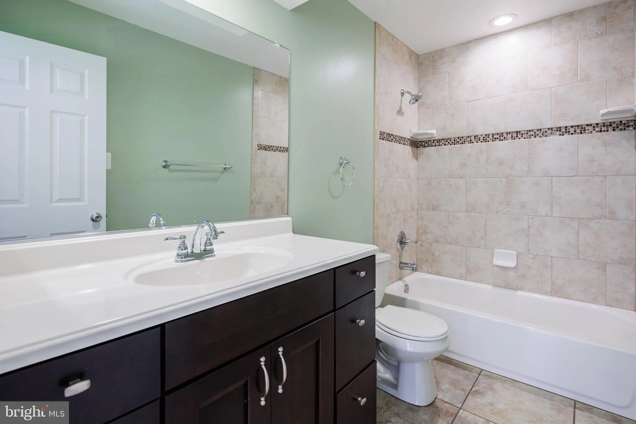 Abingdon, Maryland 21009, United States, 2 Bedrooms Bedrooms, ,3 BathroomsBathrooms,Residential,Active,172537