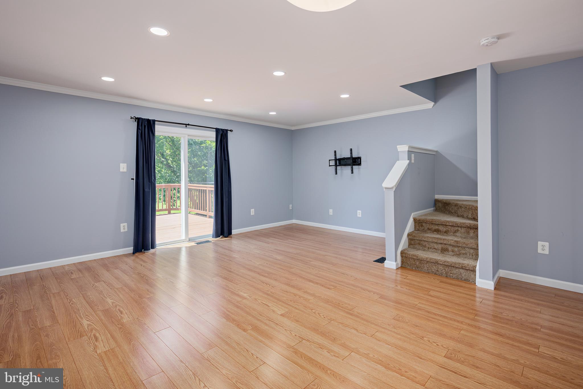 CONSTANT FRIENDSHIP - Residential Lease