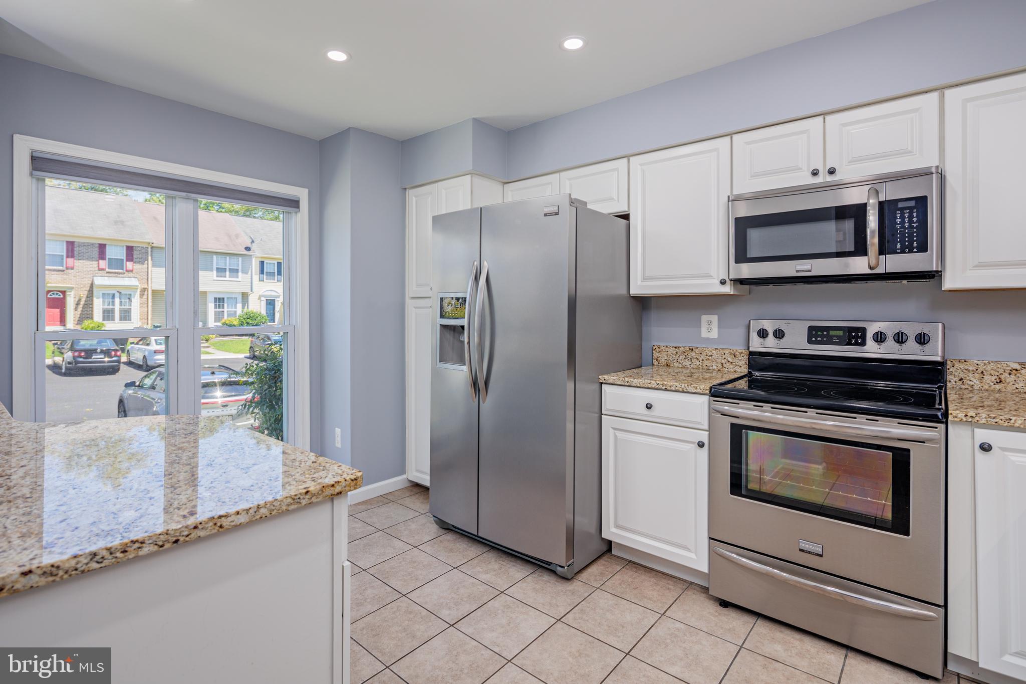 CONSTANT FRIENDSHIP - Residential Lease