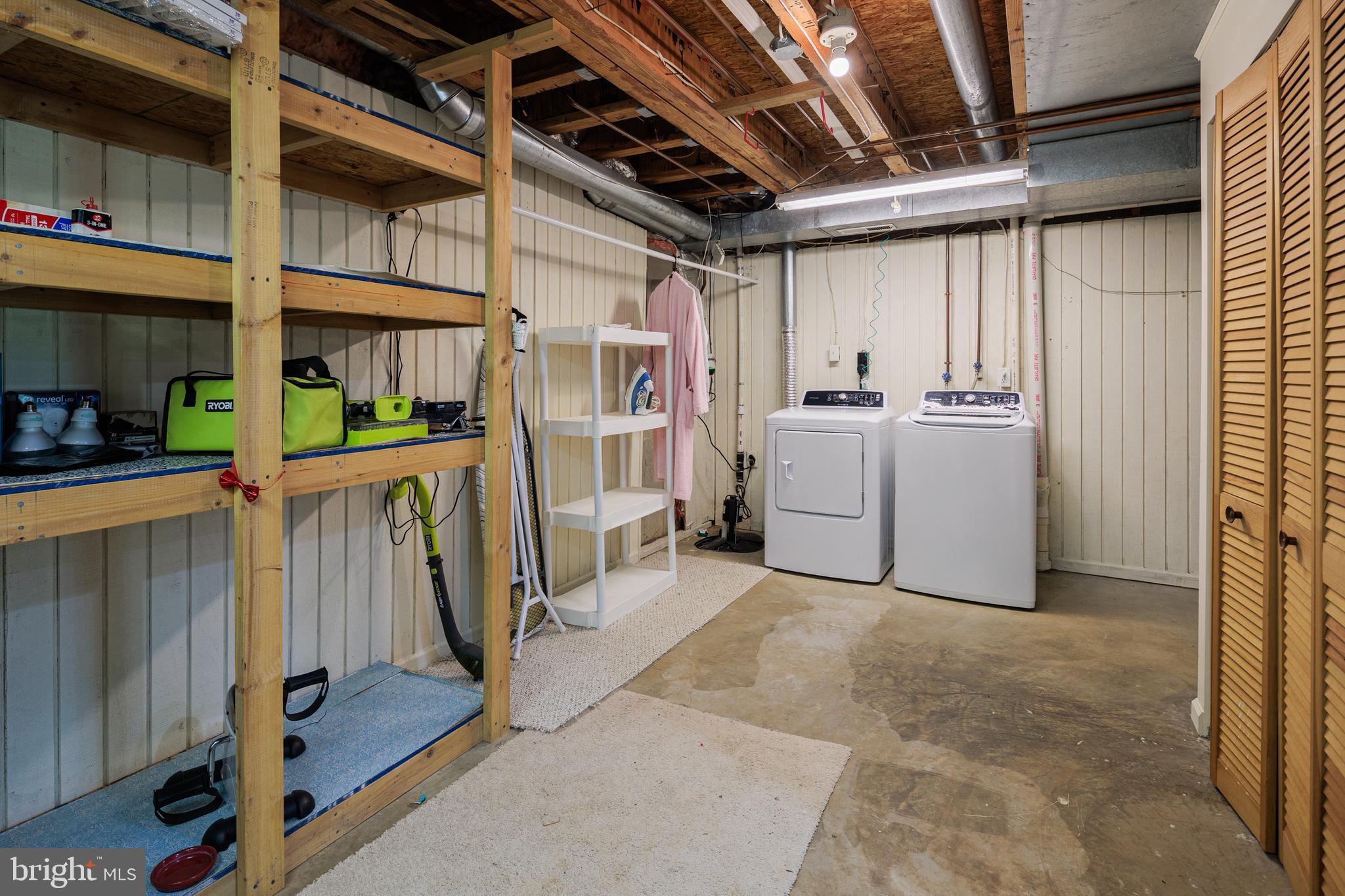 CONSTANT FRIENDSHIP - Residential Lease