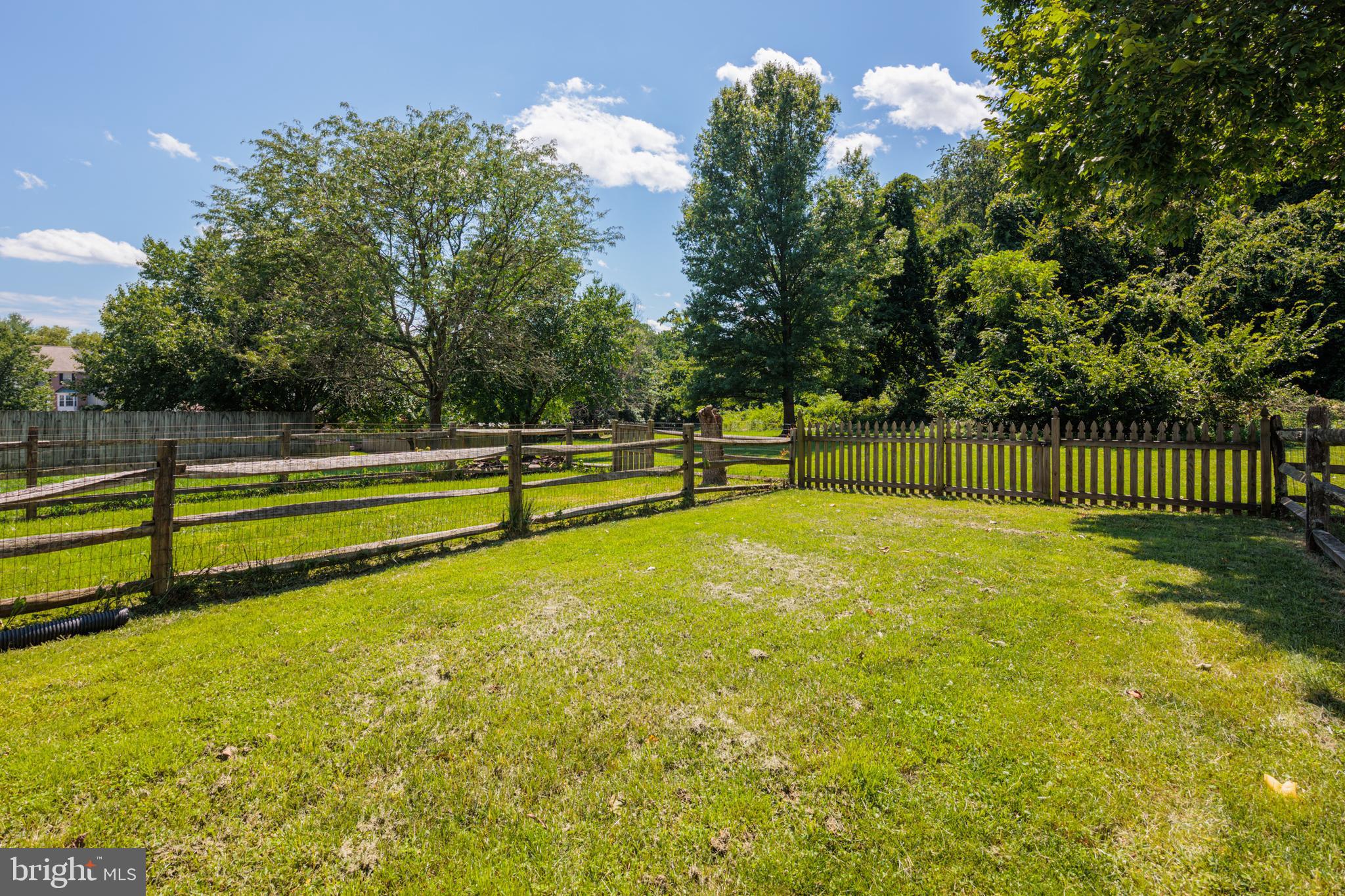 CONSTANT FRIENDSHIP - Residential Lease