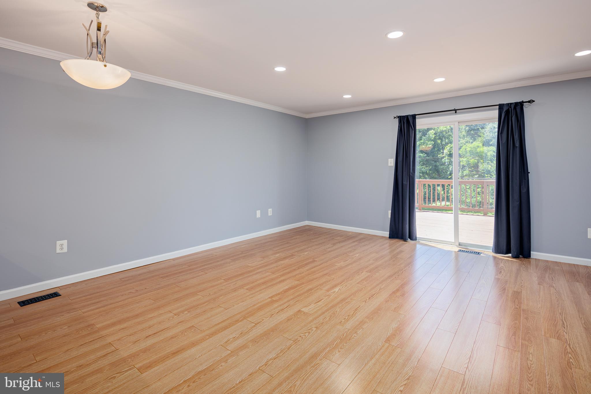 CONSTANT FRIENDSHIP - Residential Lease