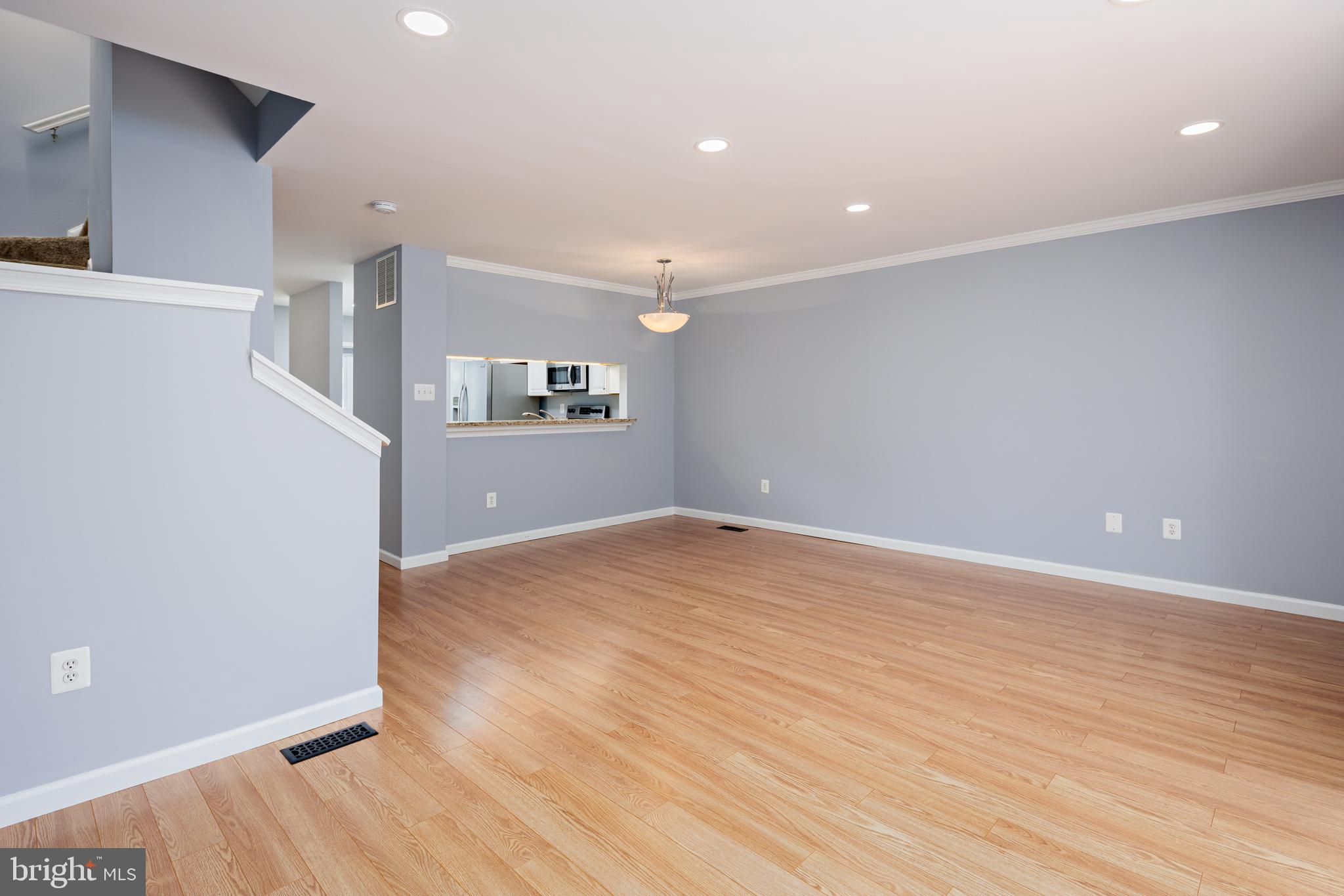 CONSTANT FRIENDSHIP - Residential Lease