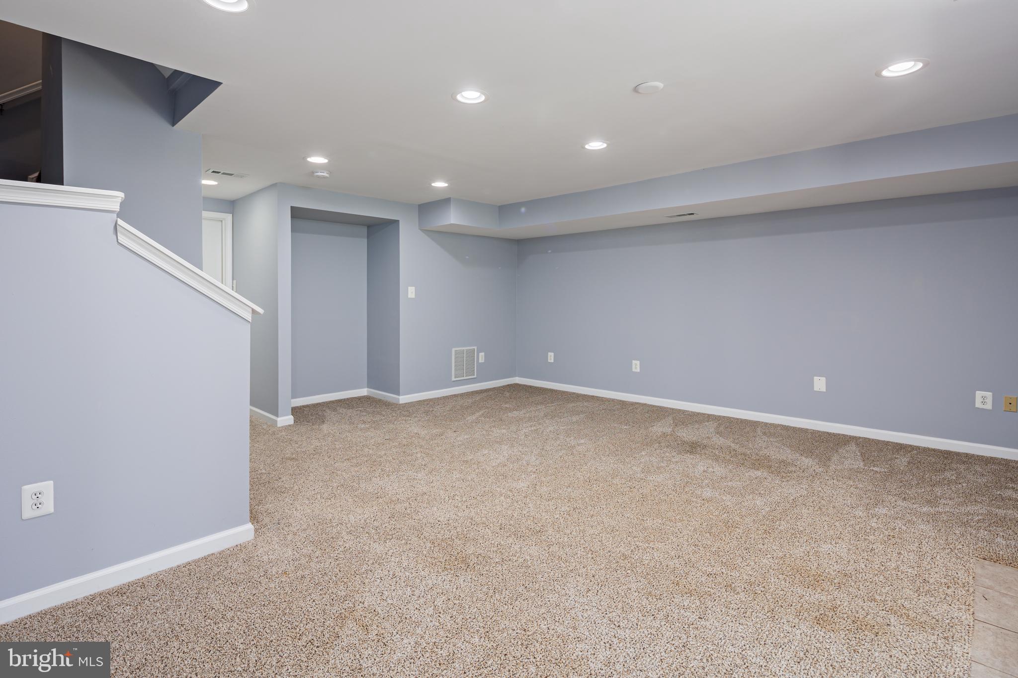 CONSTANT FRIENDSHIP - Residential Lease