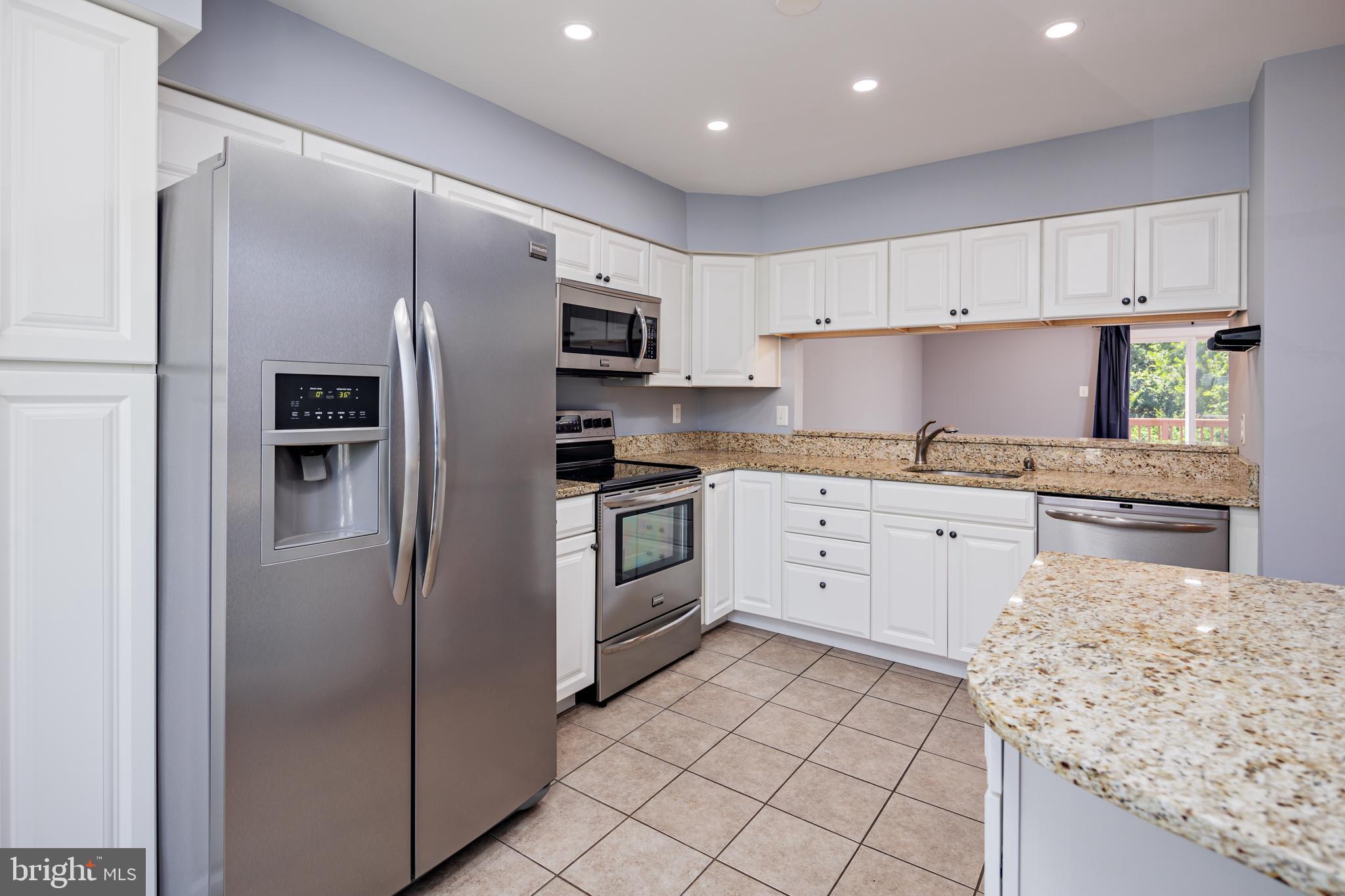 CONSTANT FRIENDSHIP - Residential Lease