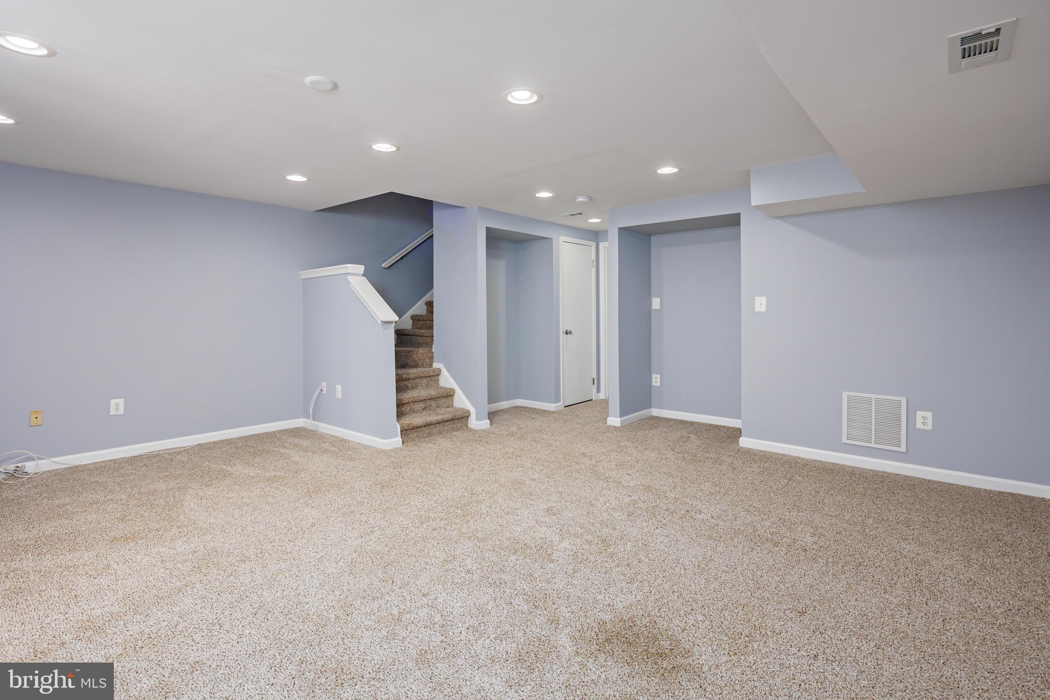 CONSTANT FRIENDSHIP - Residential Lease