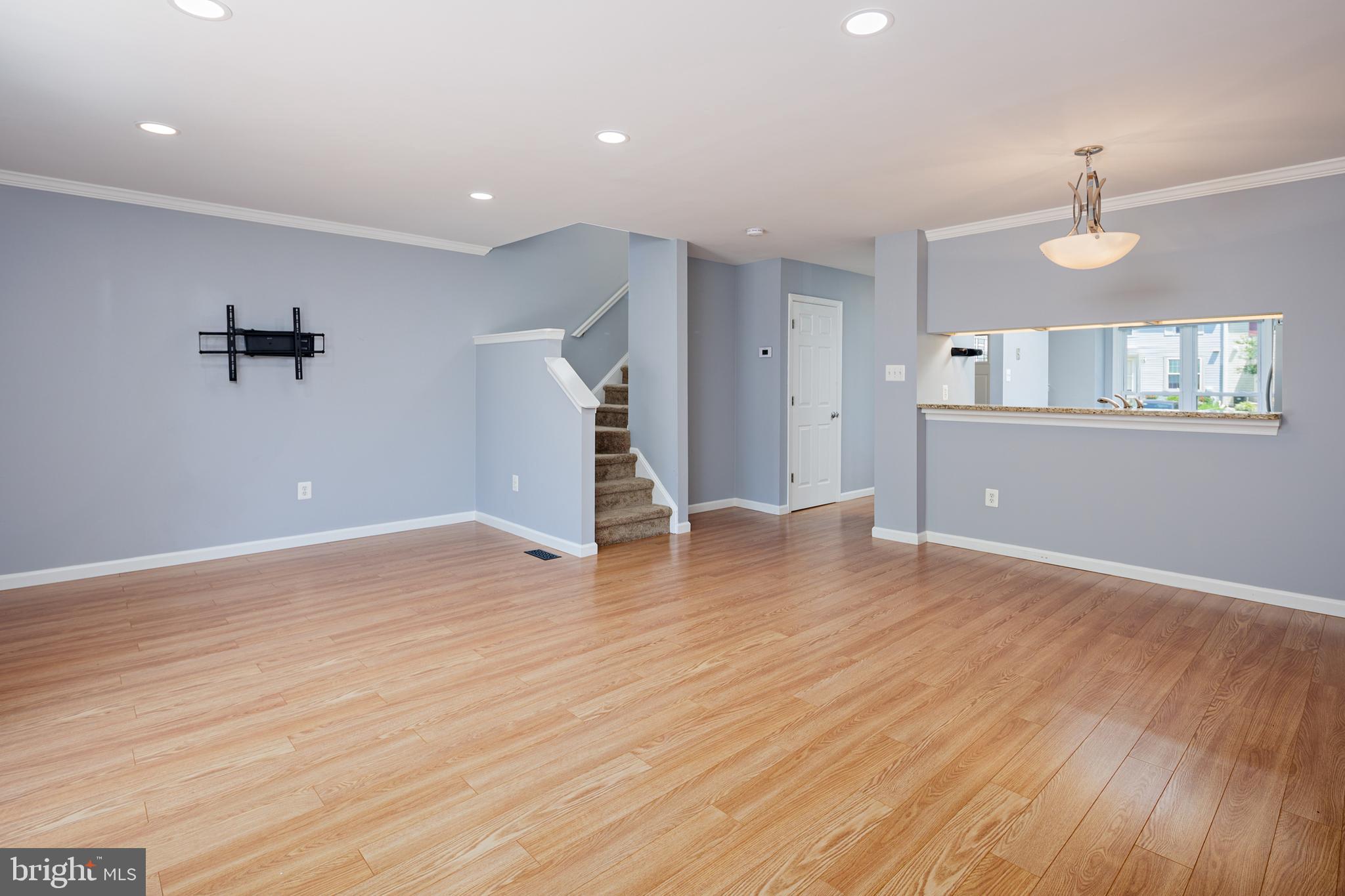 CONSTANT FRIENDSHIP - Residential Lease