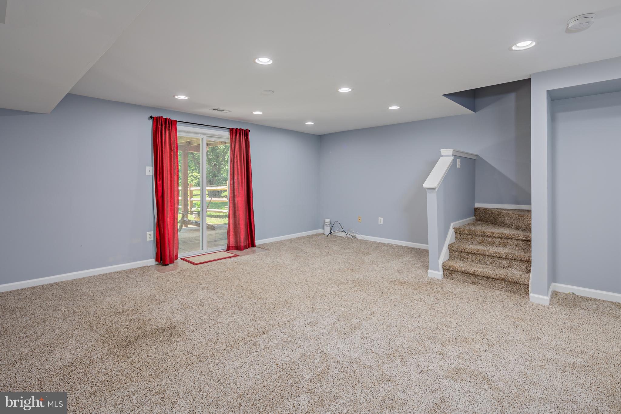 CONSTANT FRIENDSHIP - Residential Lease