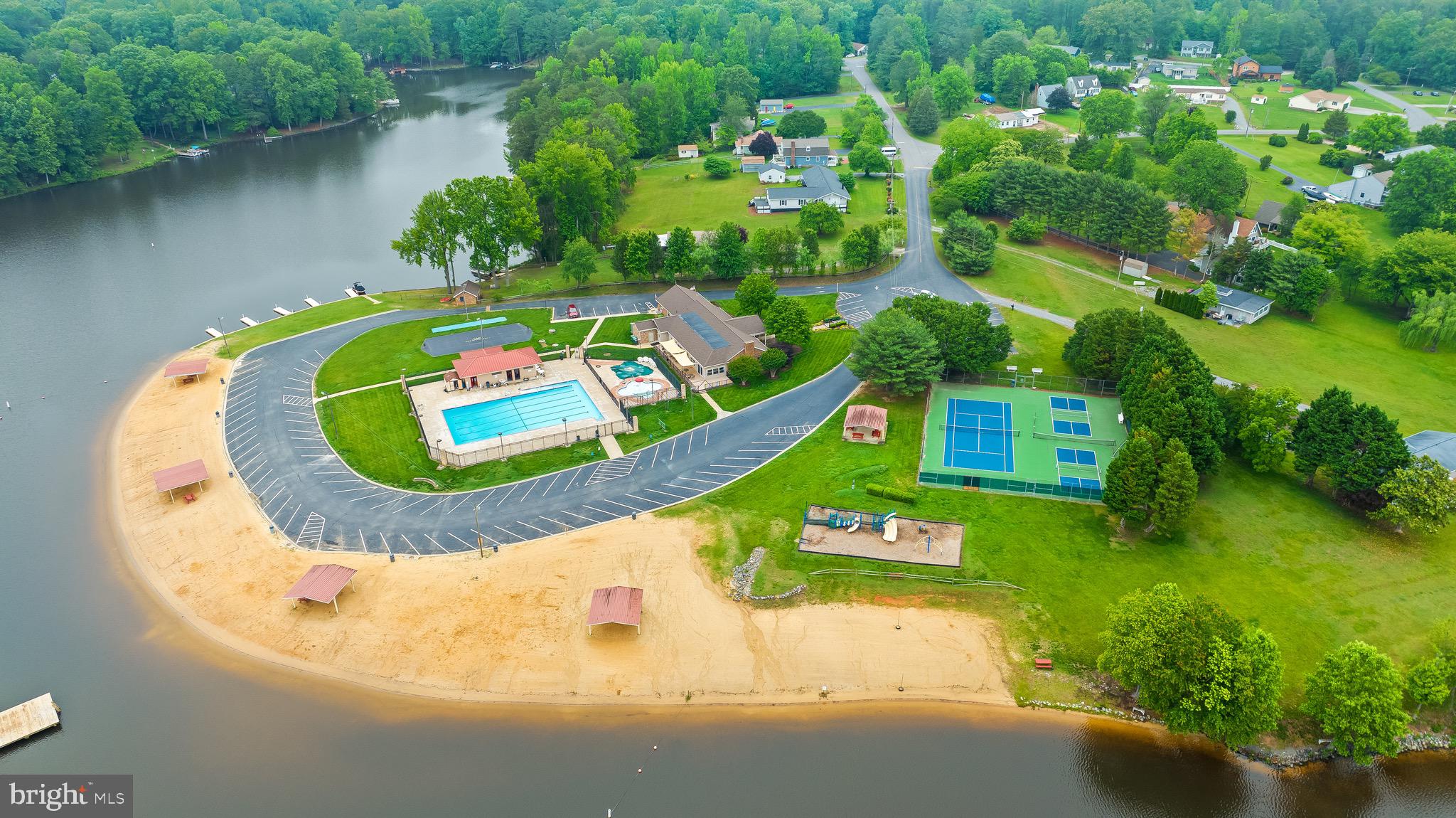 LAKE CAROLINE - Residential