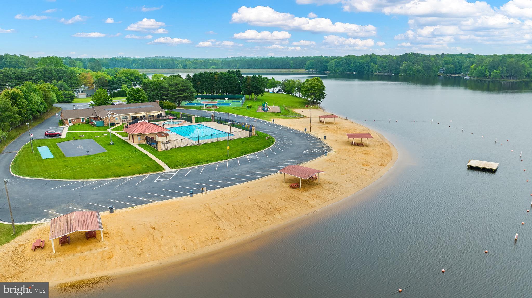 LAKE CAROLINE - Residential