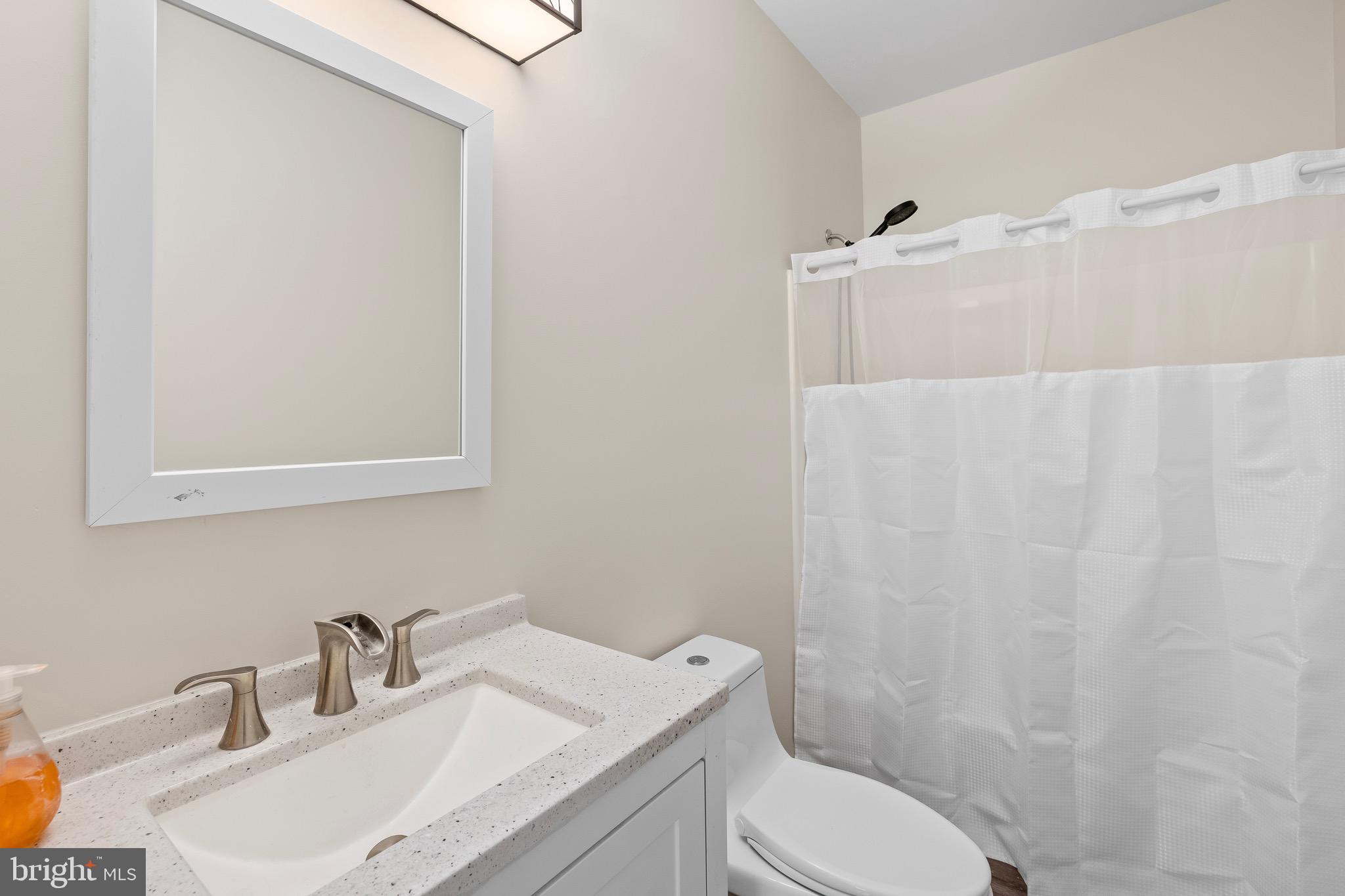 LAKE CAROLINE - Residential