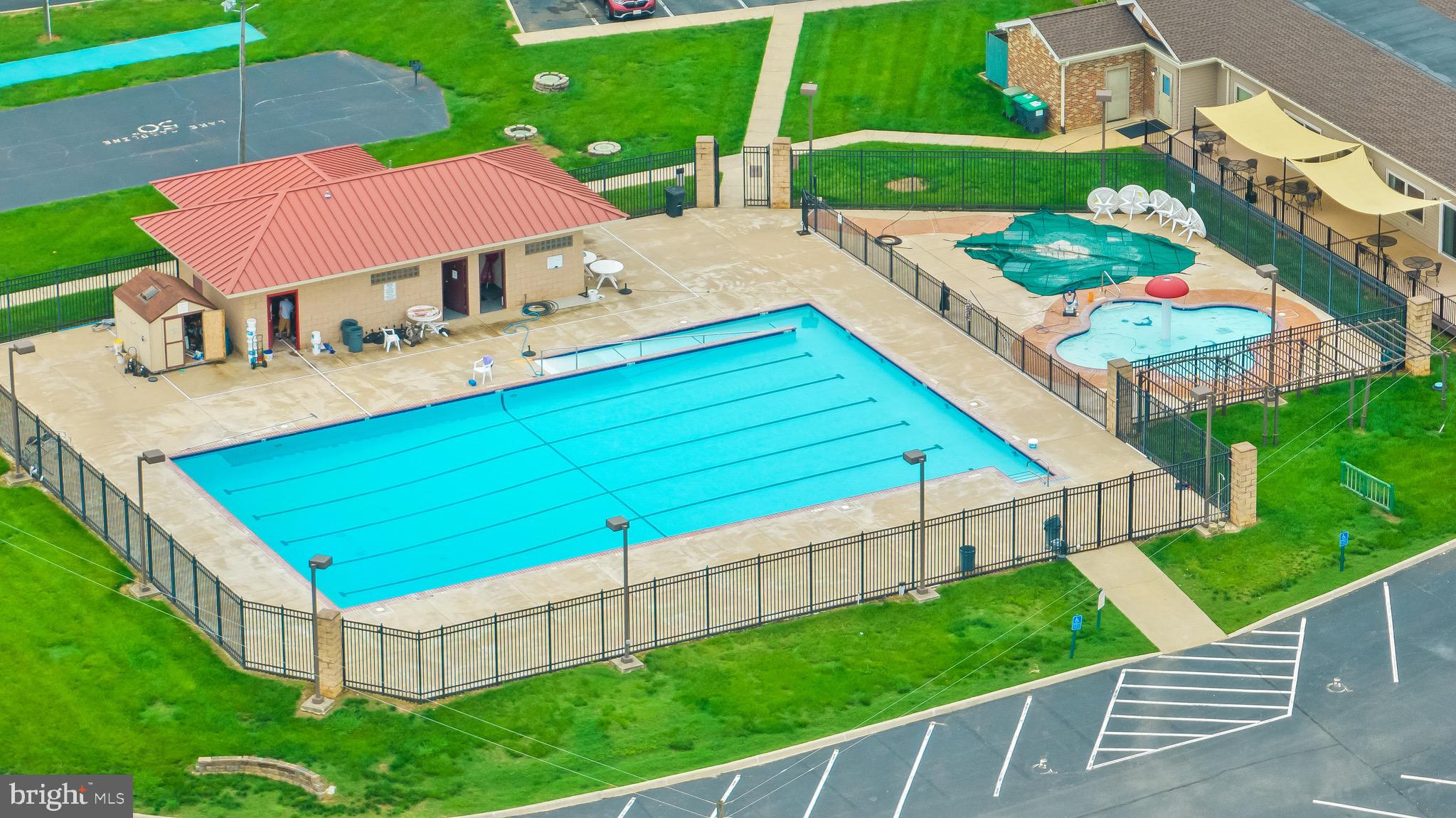 LAKE CAROLINE - Residential