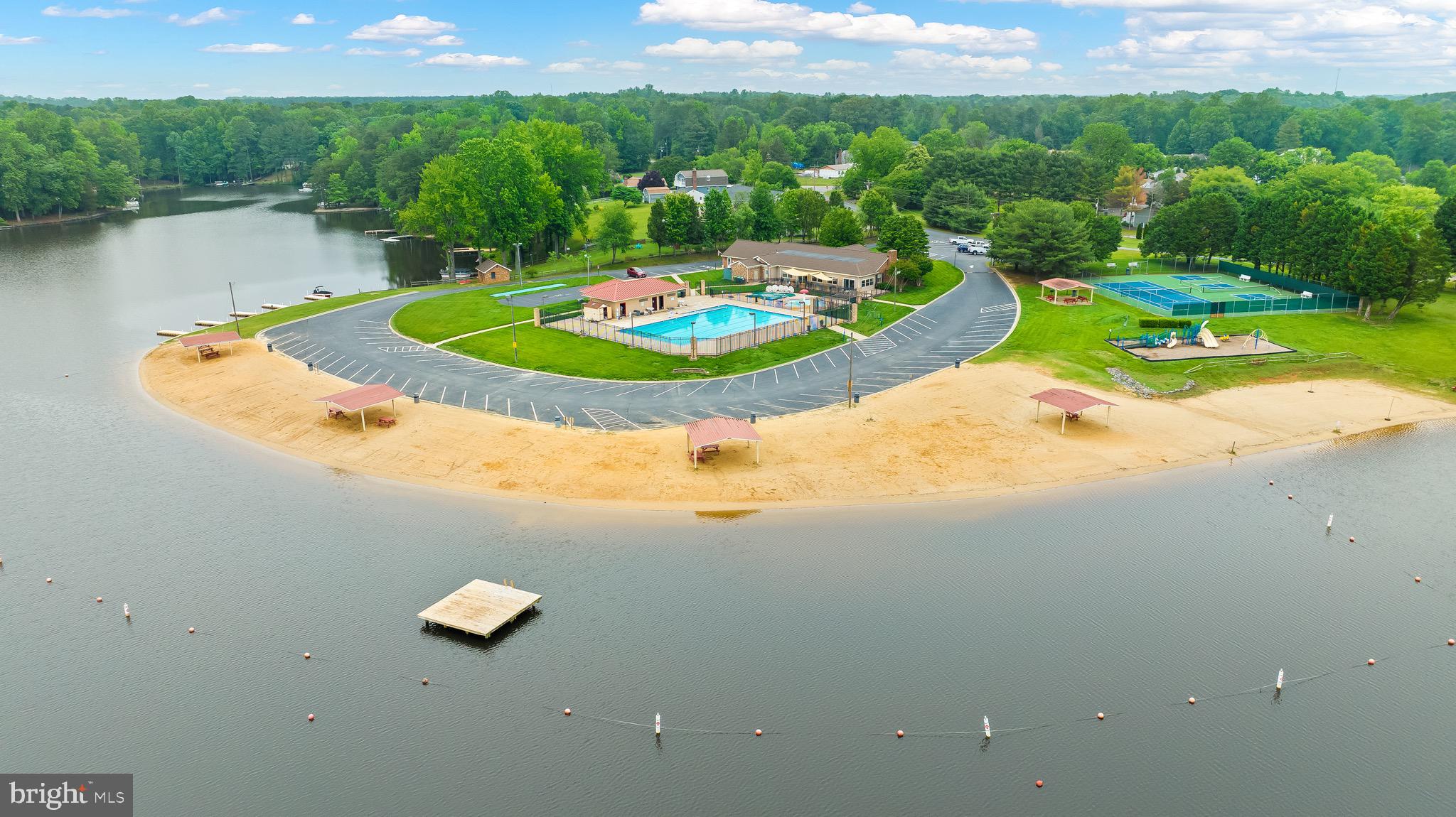 LAKE CAROLINE - Residential