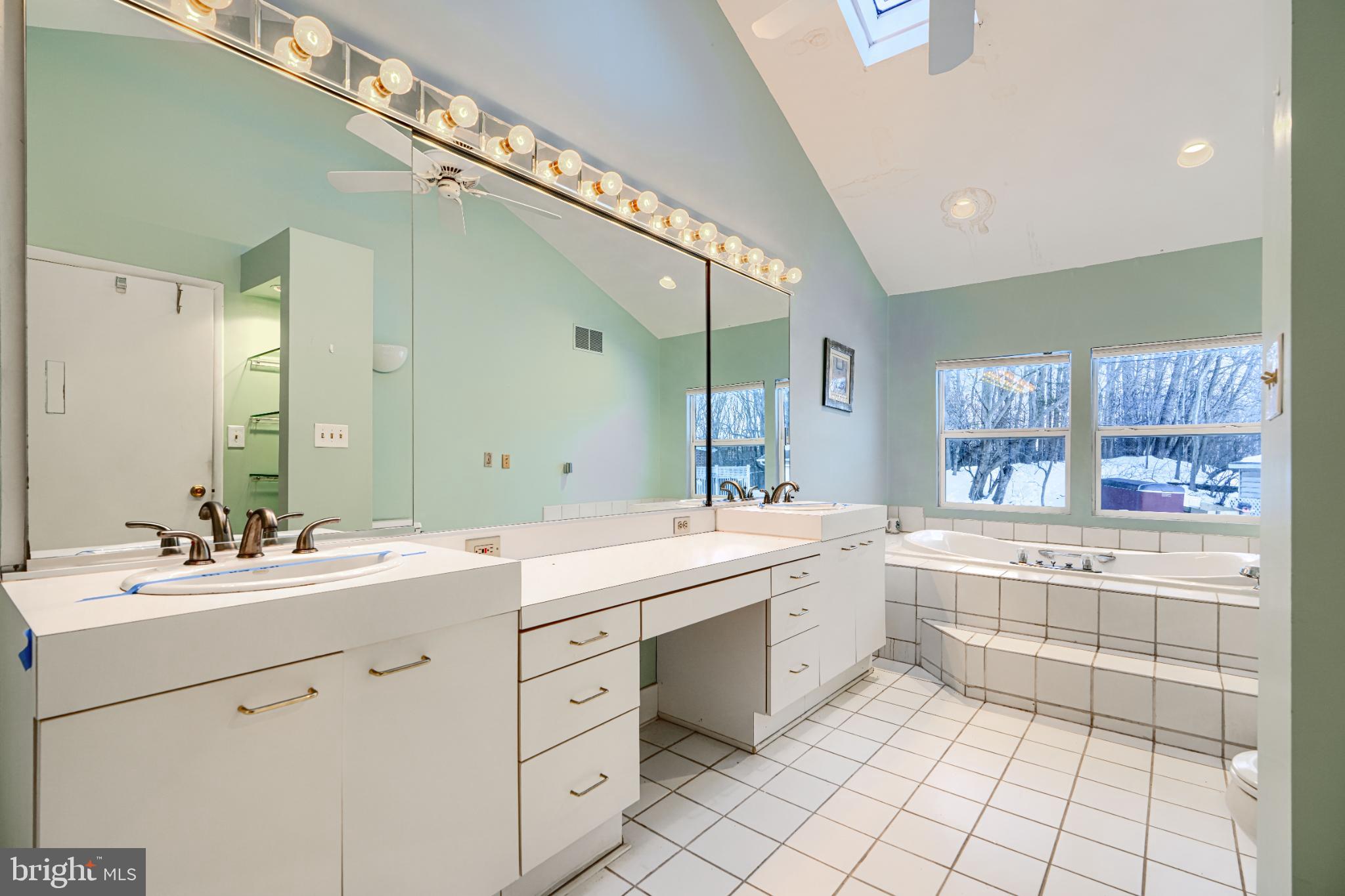 MIDFIELD - Residential