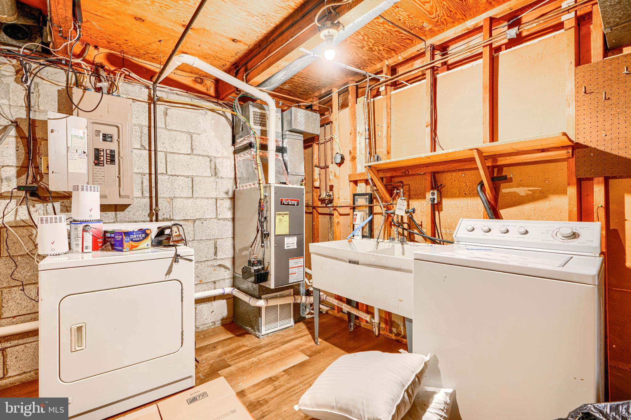 MIDFIELD - Residential