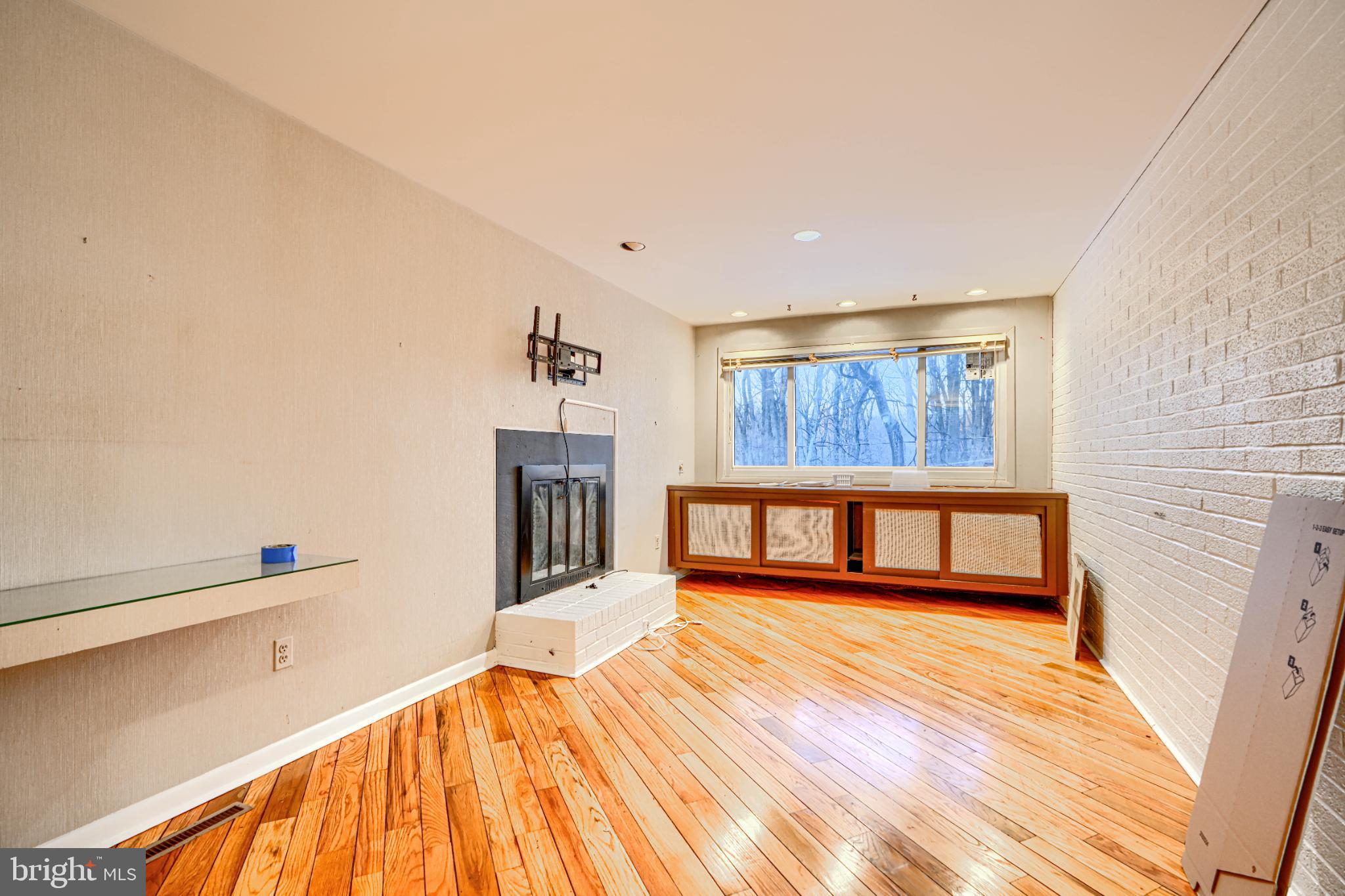 MIDFIELD - Residential