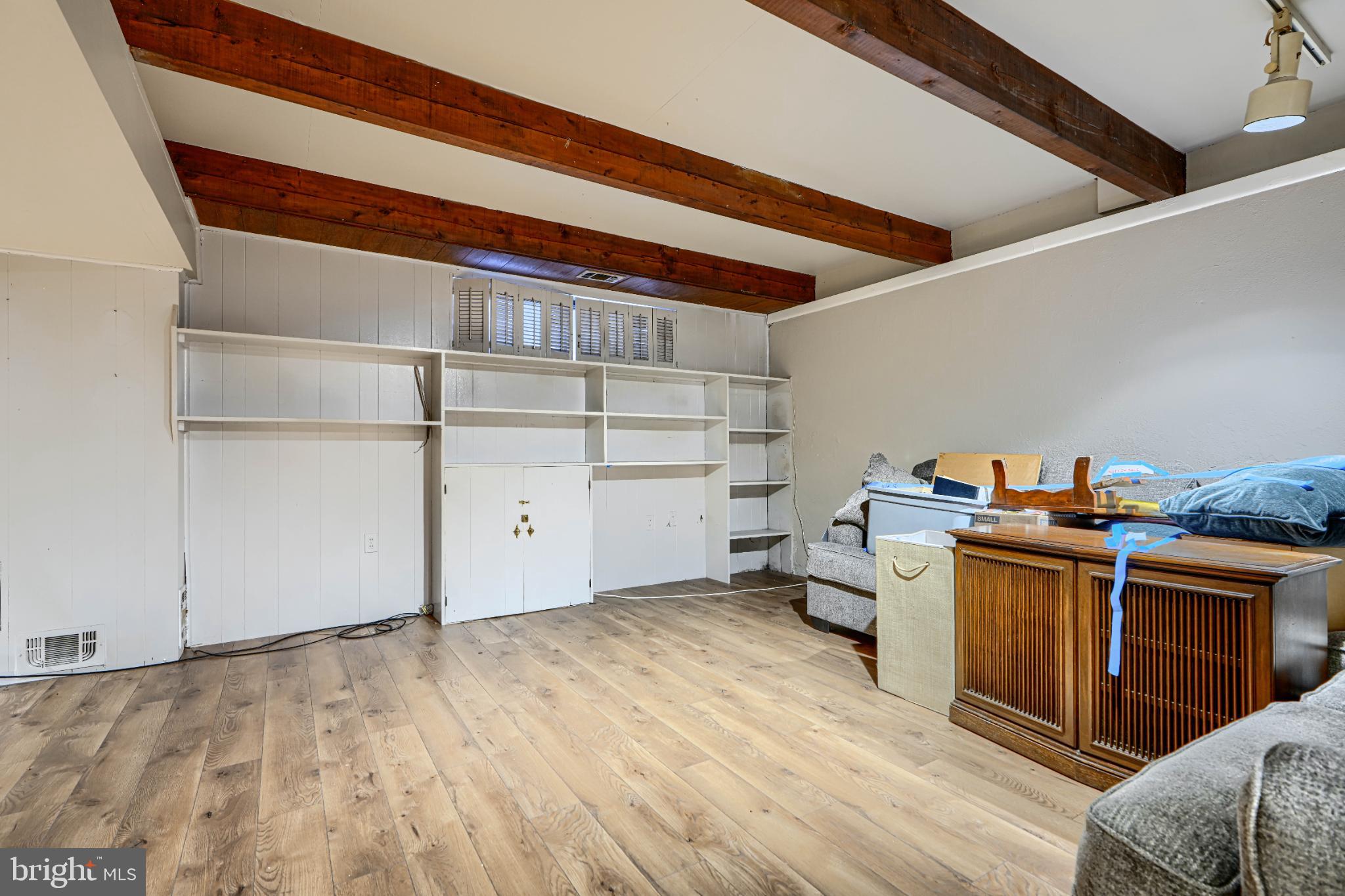 MIDFIELD - Residential