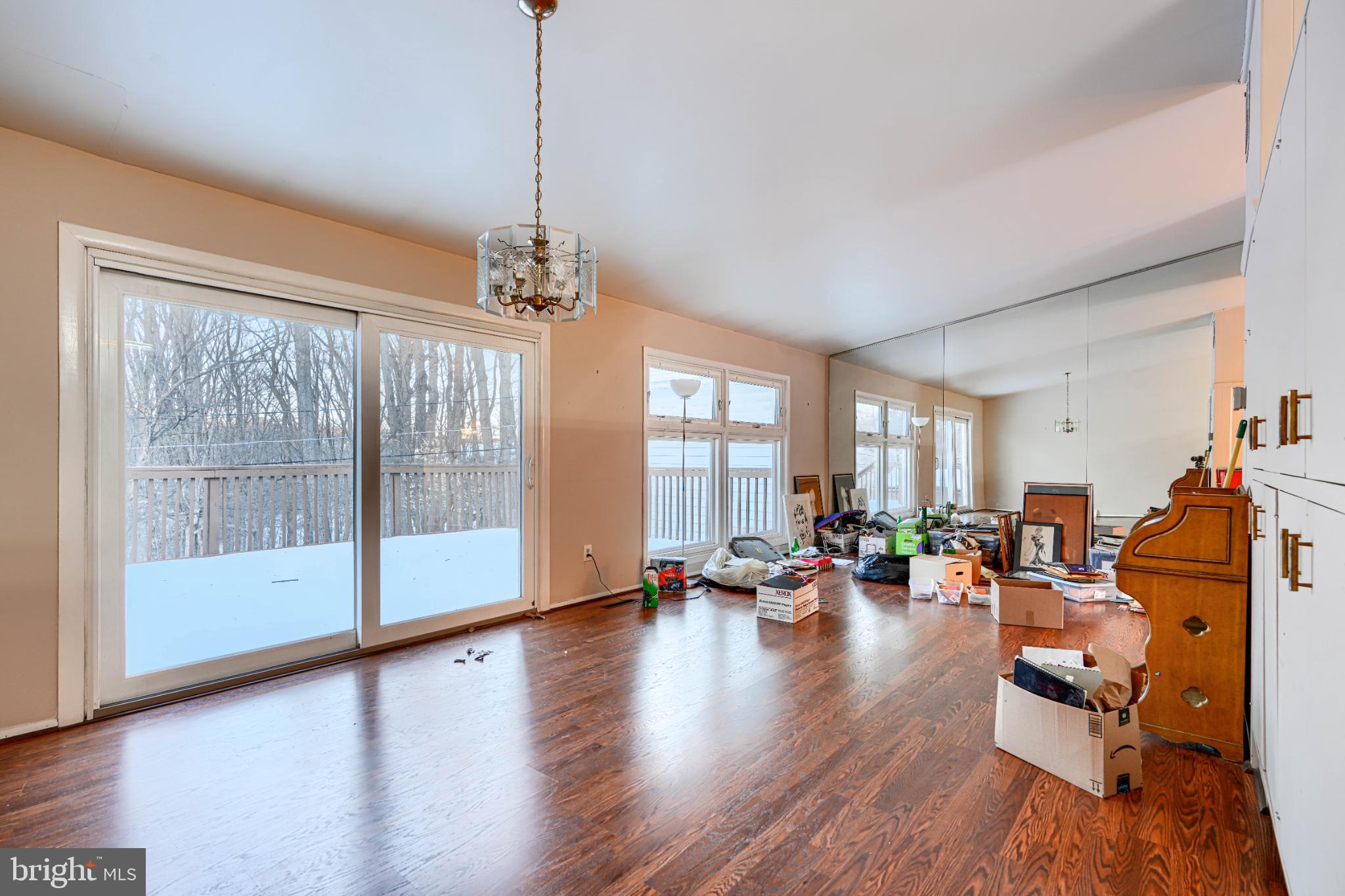 MIDFIELD - Residential