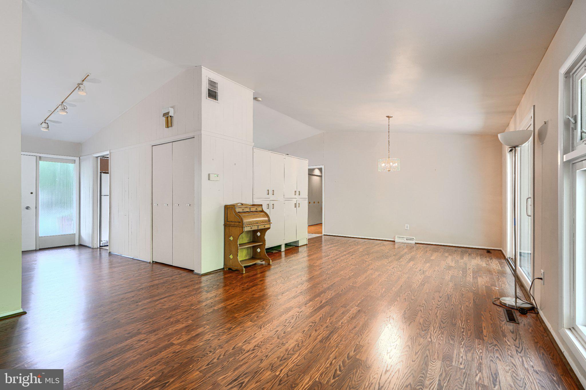 MIDFIELD - Residential